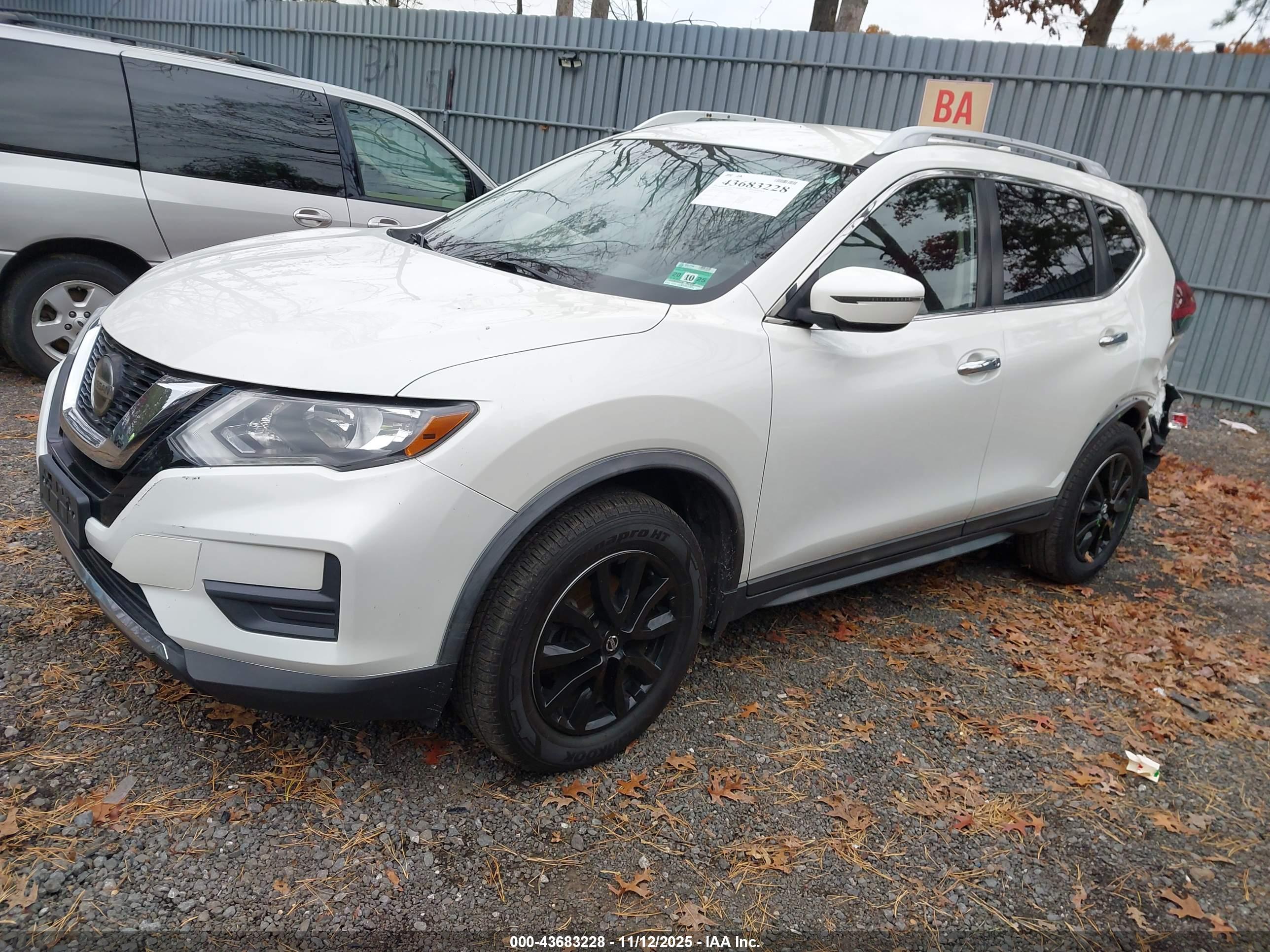 NISSAN ROGUE image 2