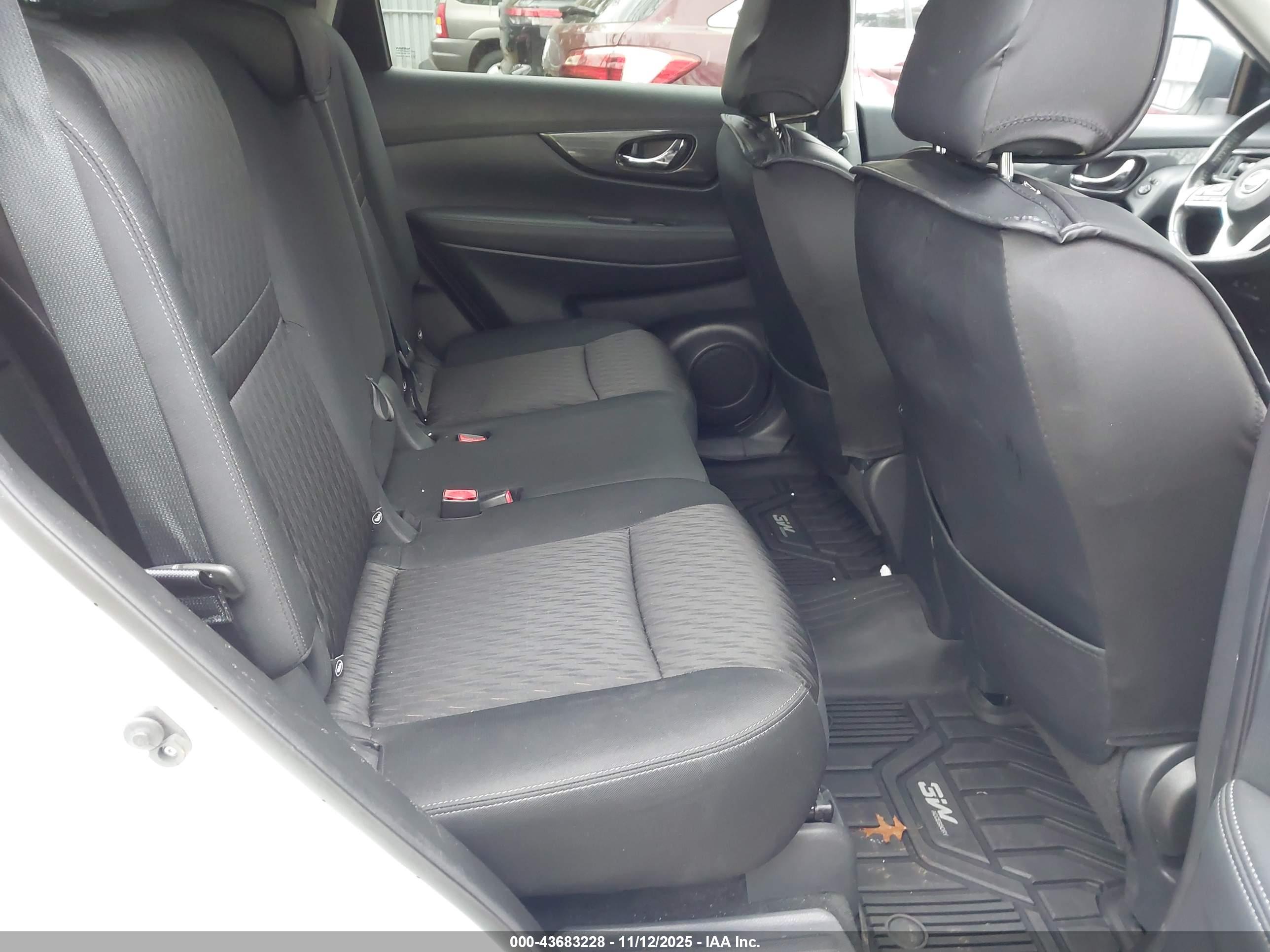 NISSAN ROGUE image 8