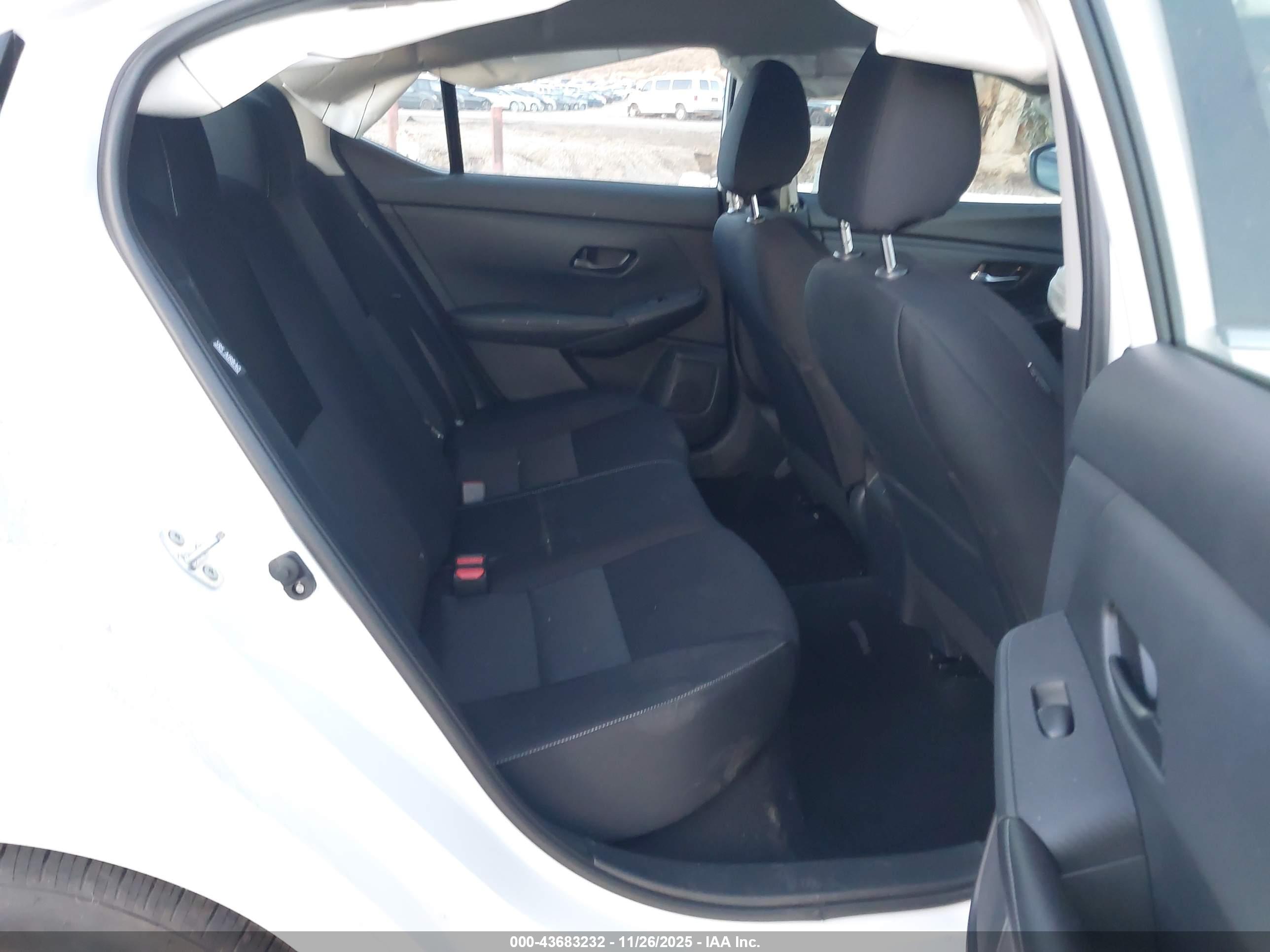 NISSAN SENTRA image 8