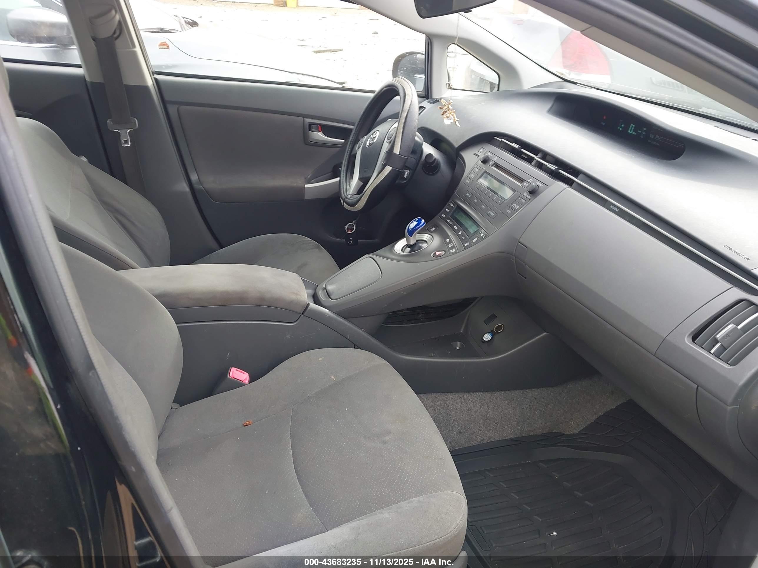 TOYOTA PRIUS image 5