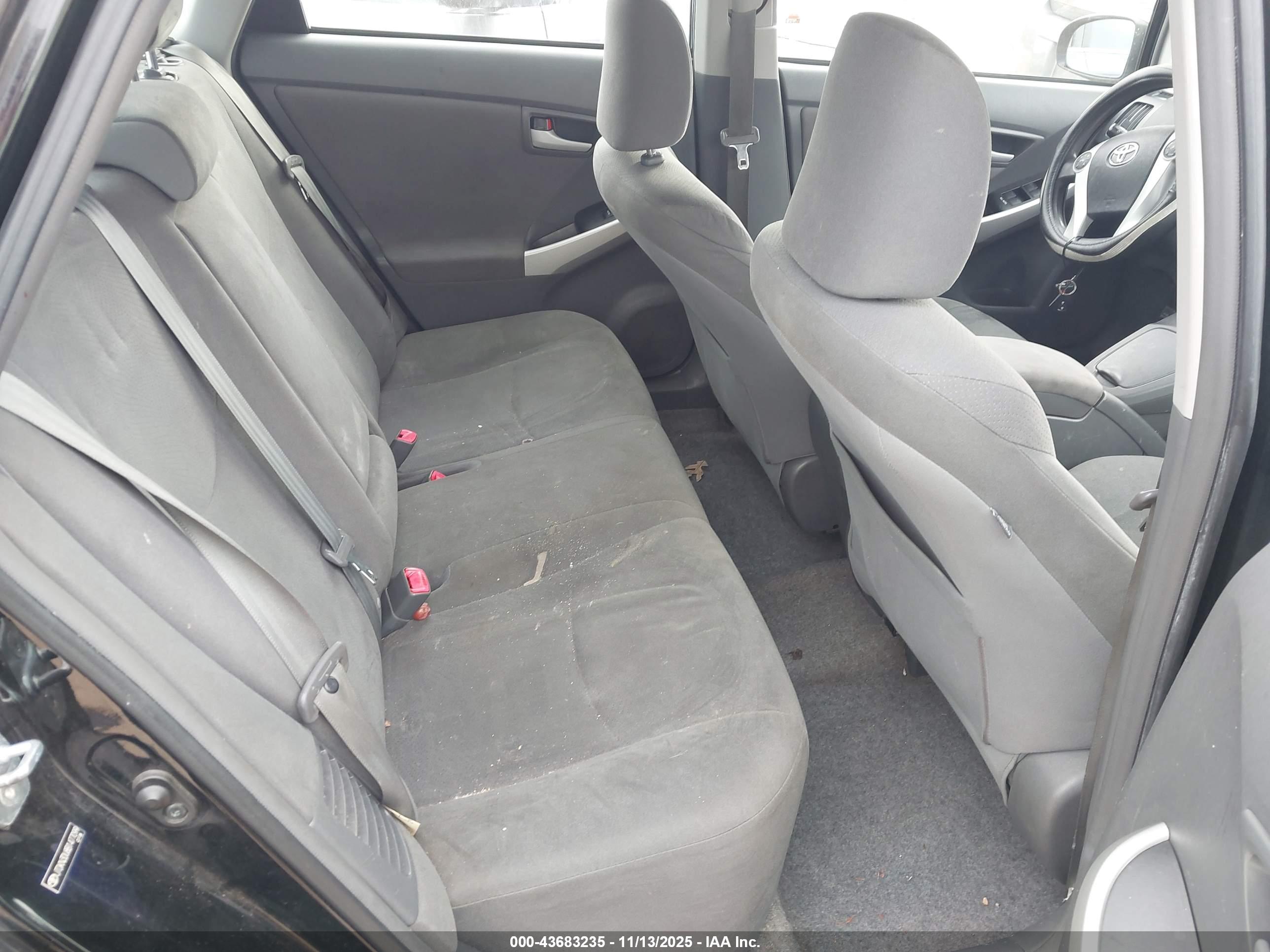 TOYOTA PRIUS image 8