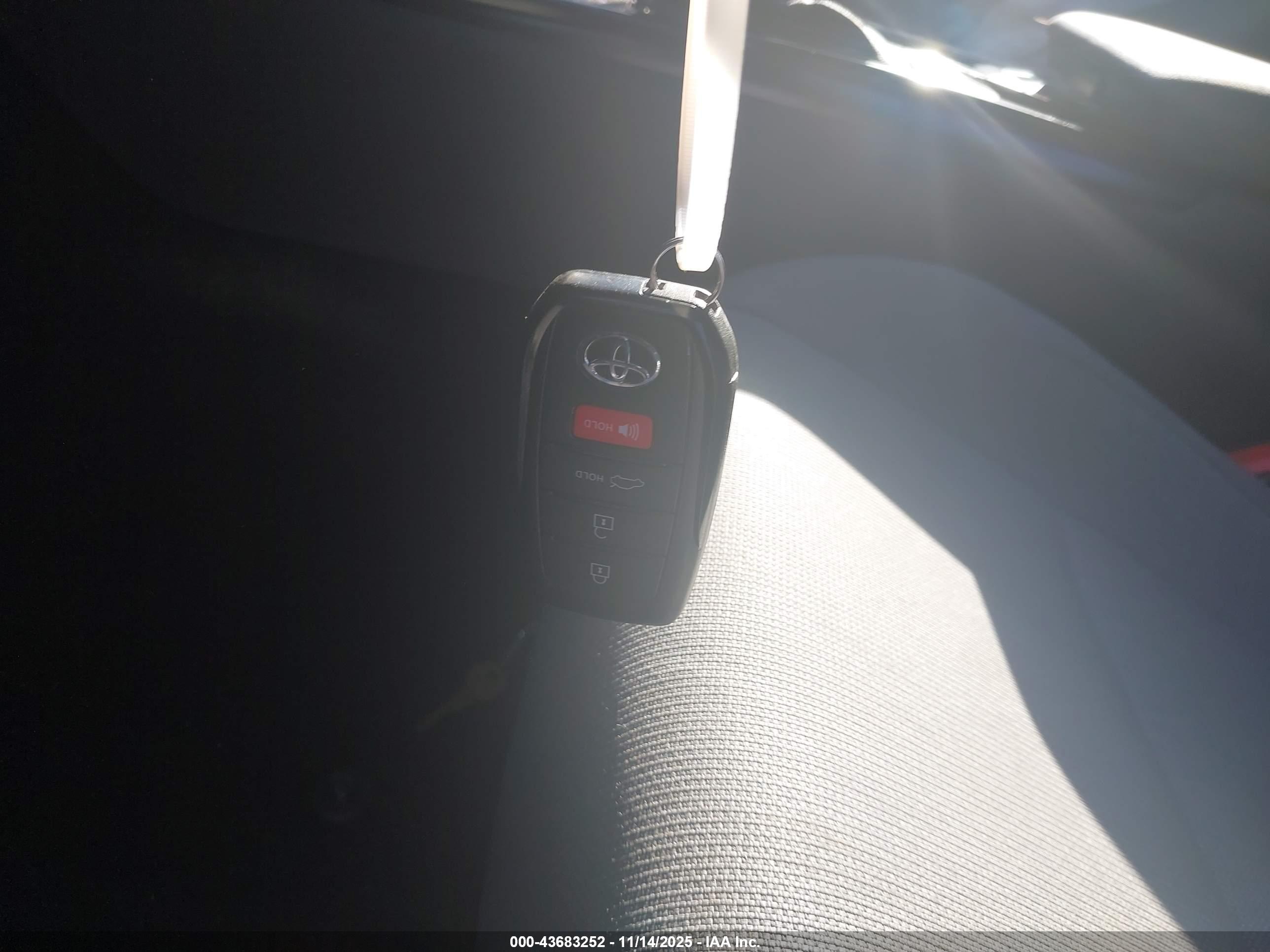 TOYOTA CAMRY image 11