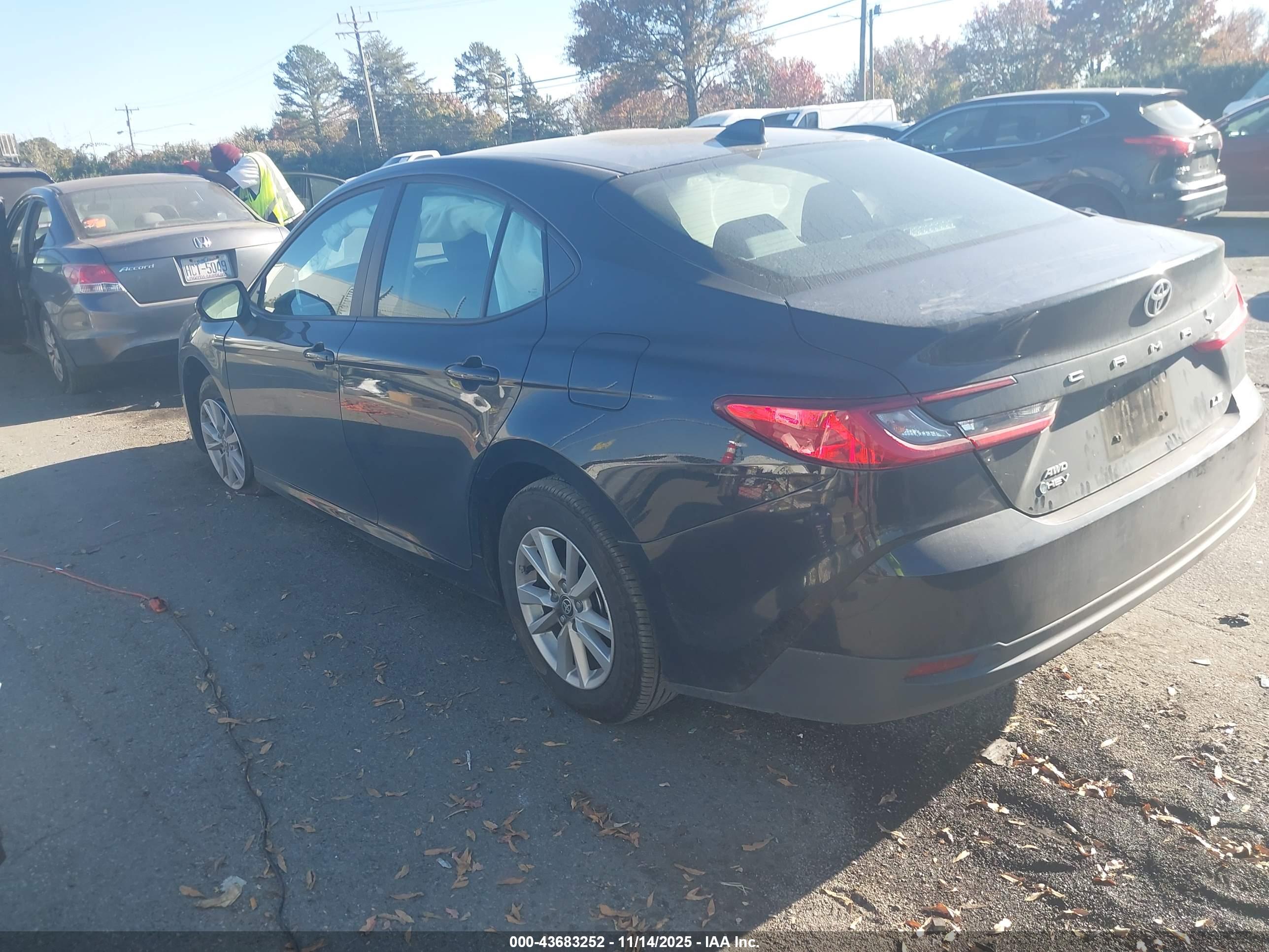 TOYOTA CAMRY image 3