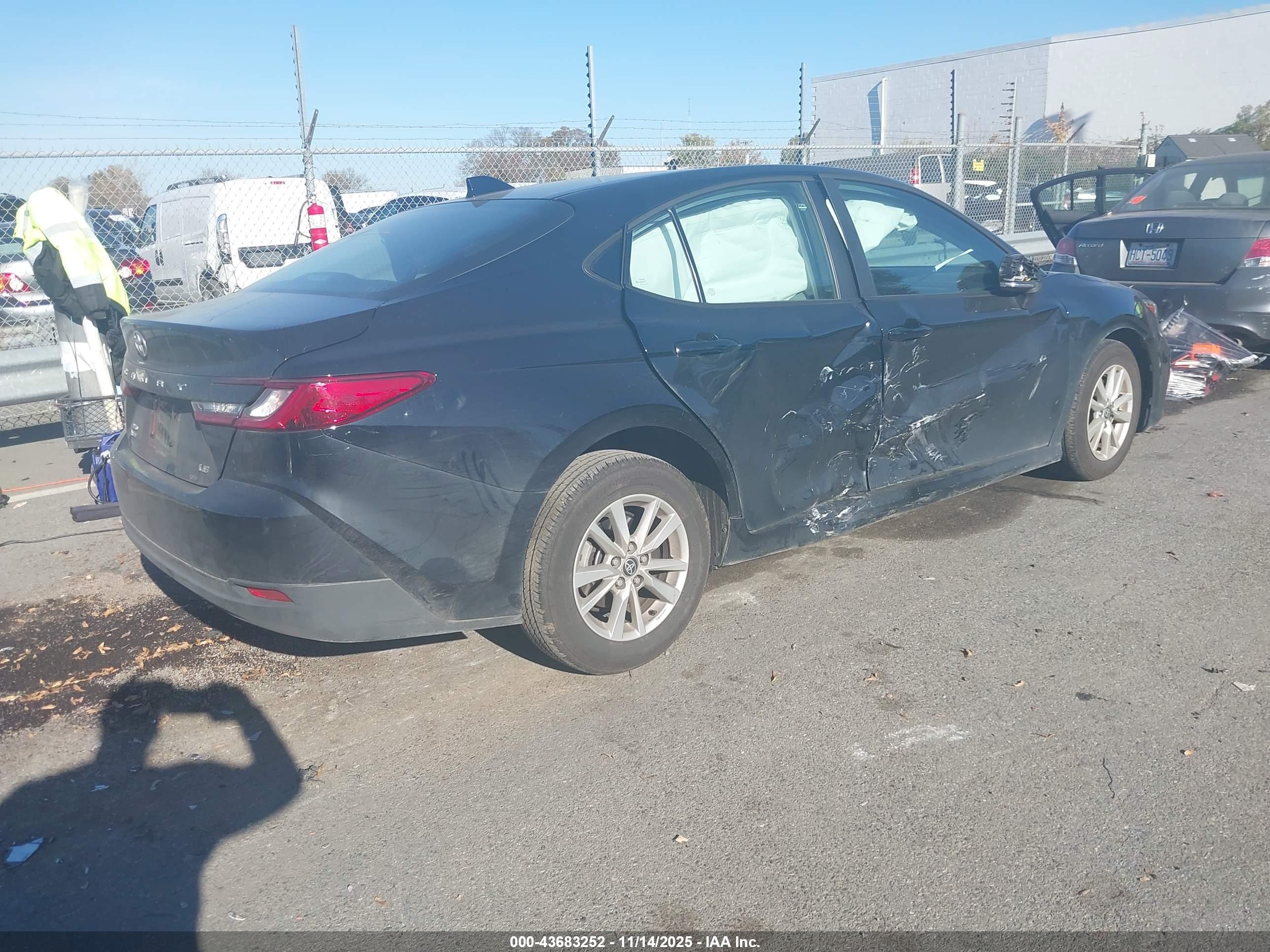 TOYOTA CAMRY image 4