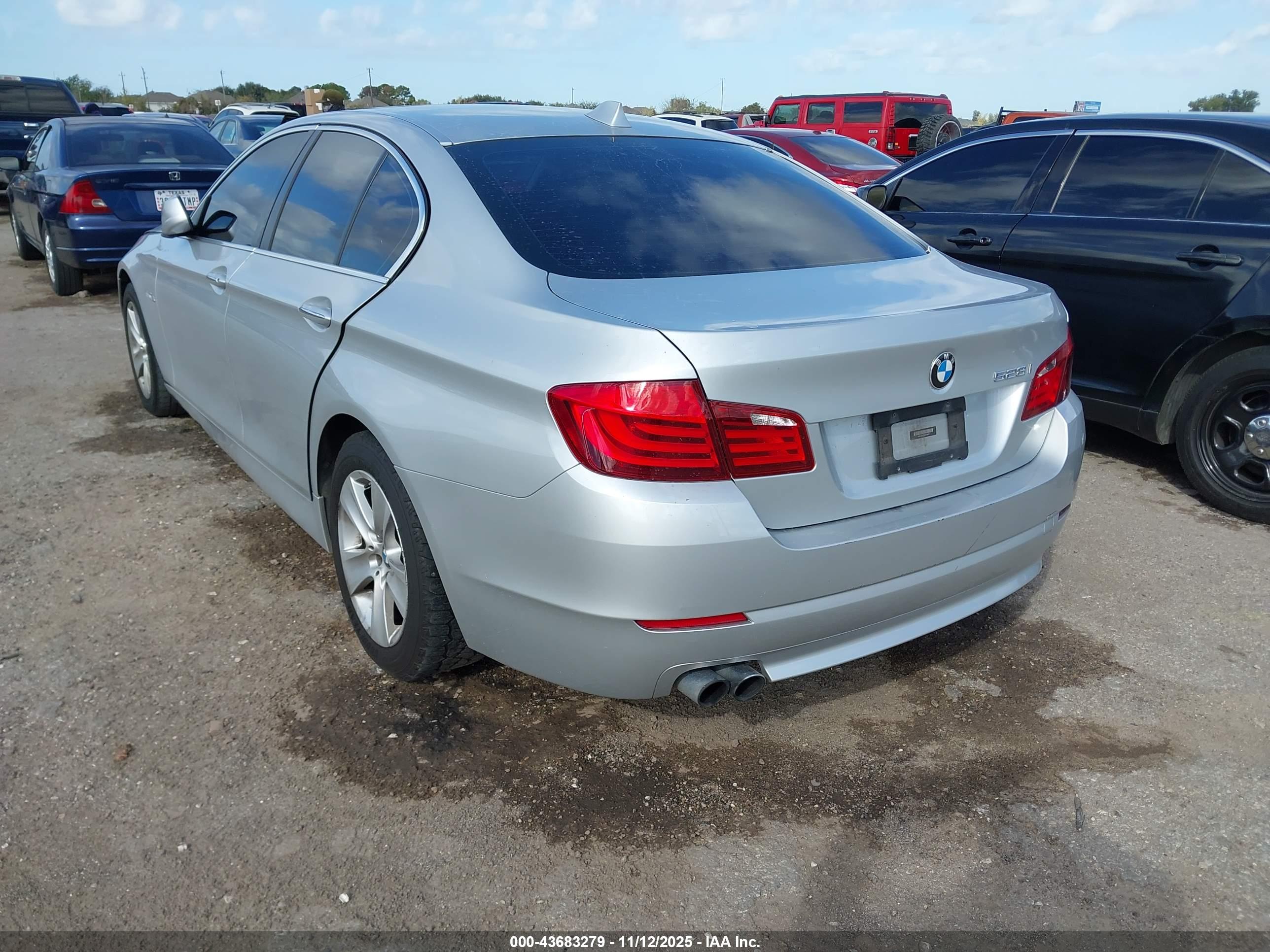 BMW 528I image 3