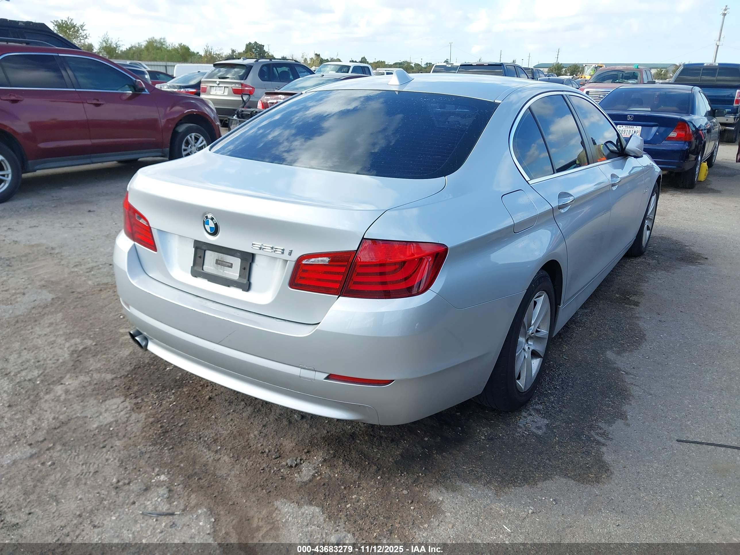 BMW 528I image 4