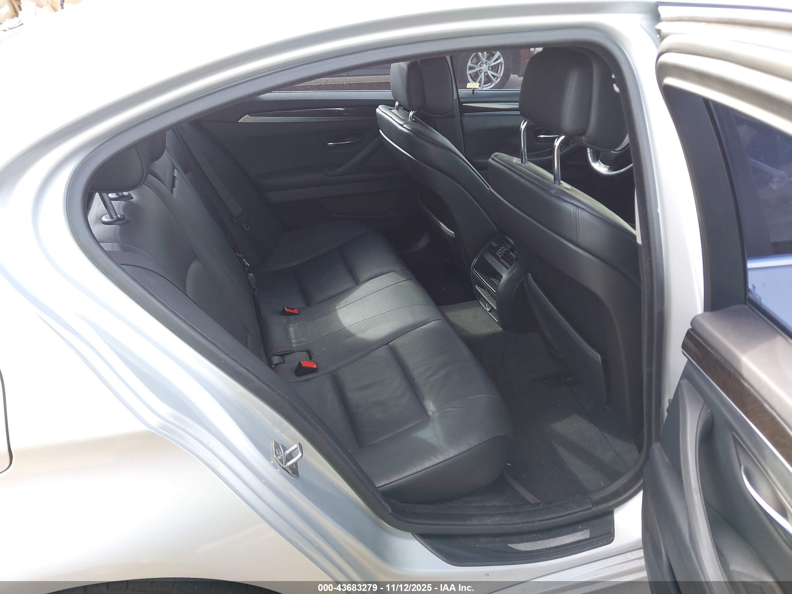 BMW 528I image 8