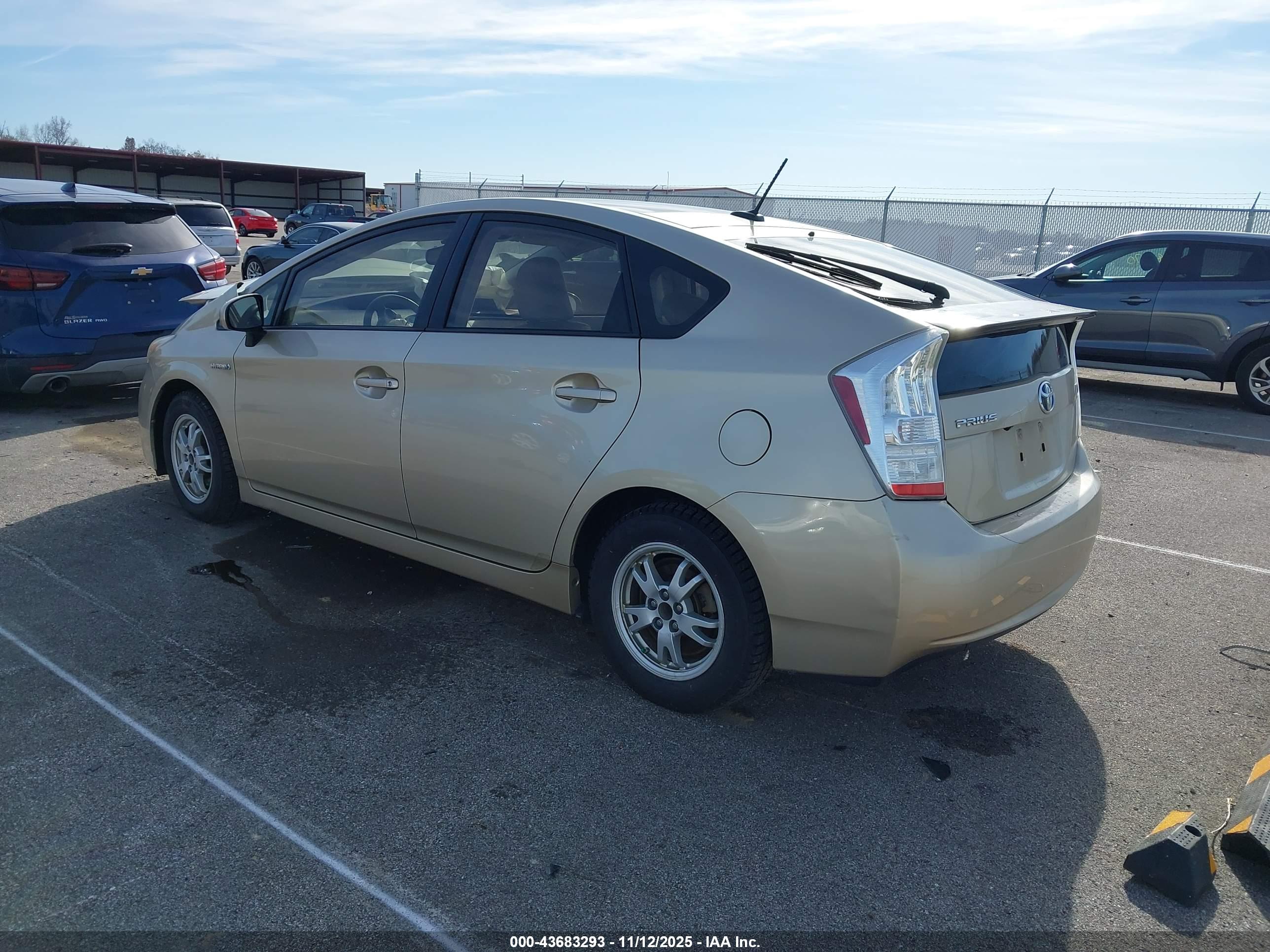 TOYOTA PRIUS image 3