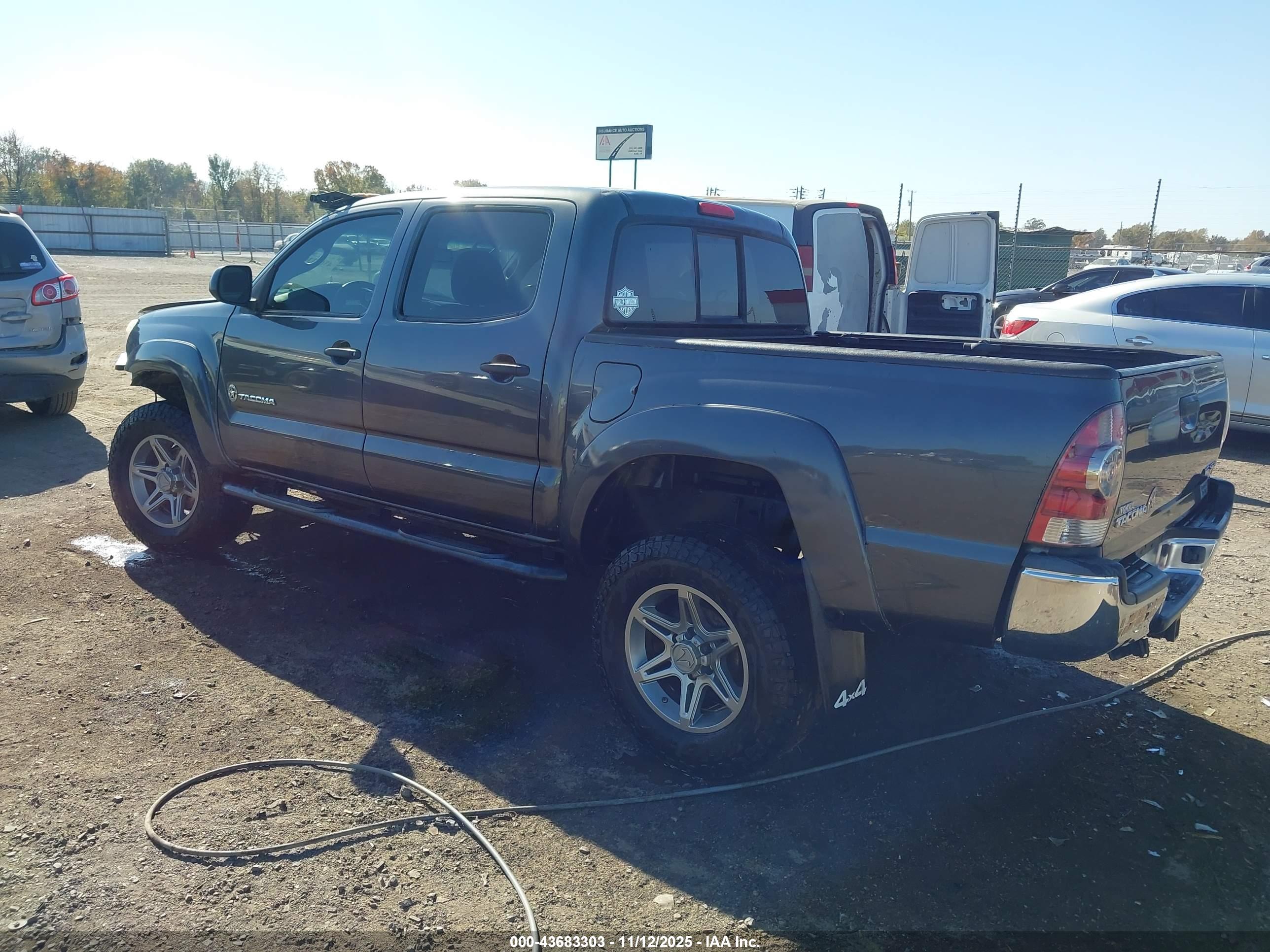 TOYOTA TACOMA image 3