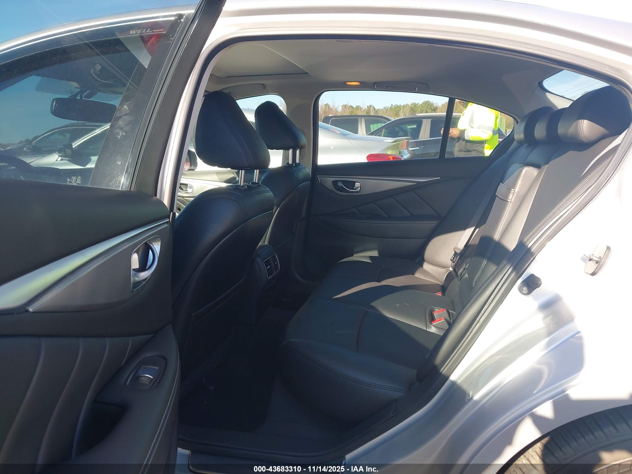INFINITI Q50 image 8