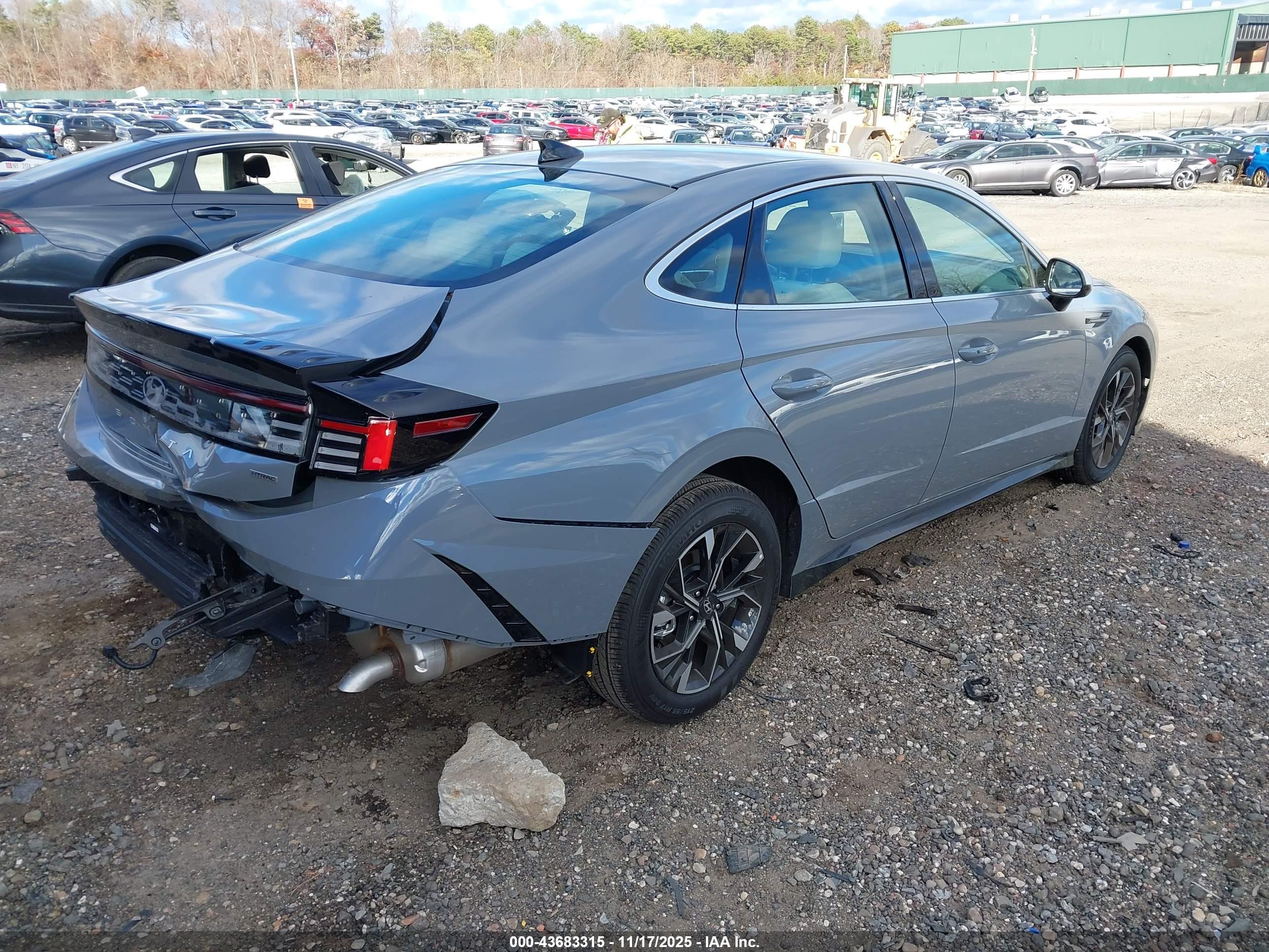 HYUNDAI SONATA image 4
