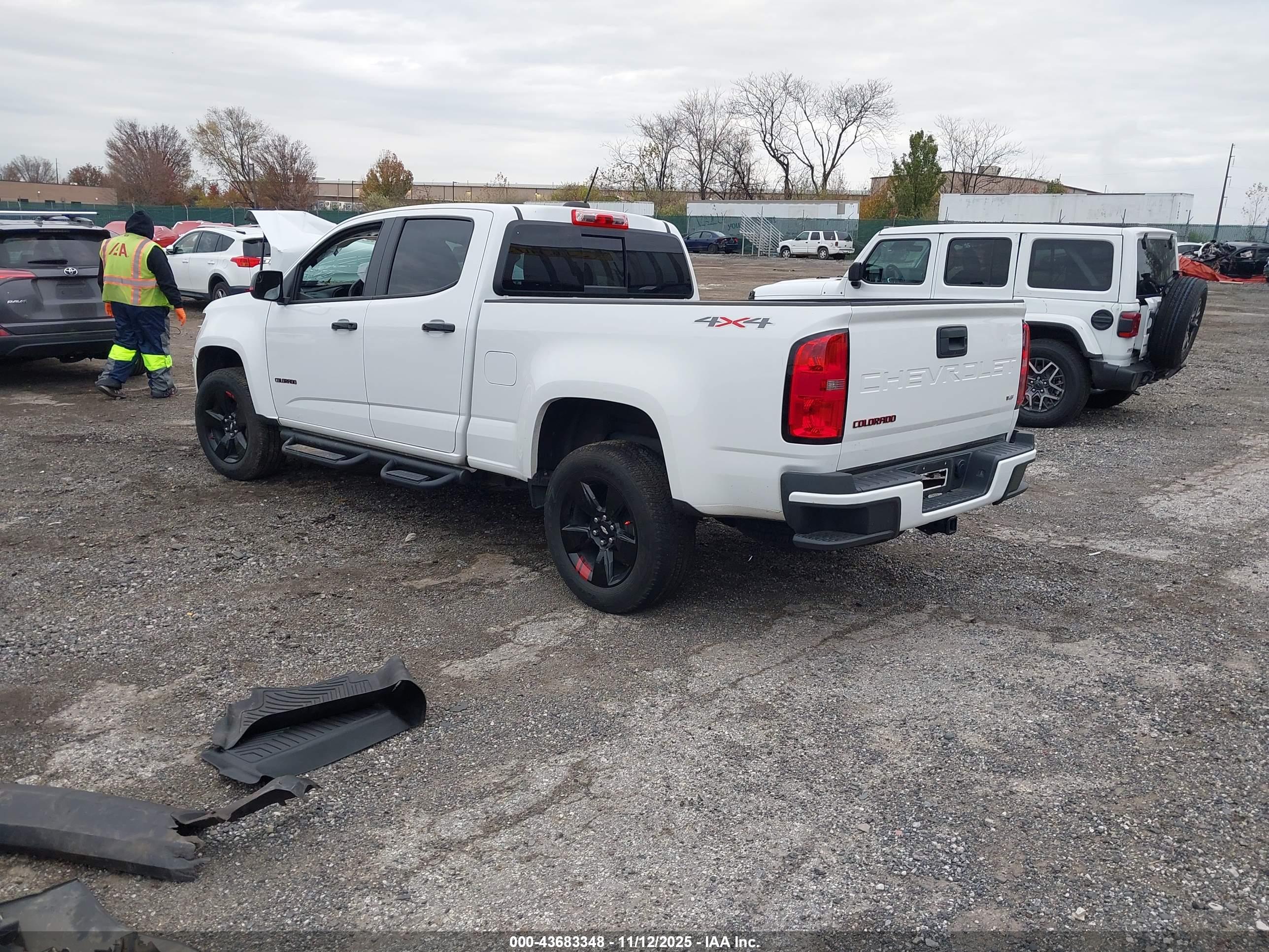 CHEVROLET COLORADO image 3