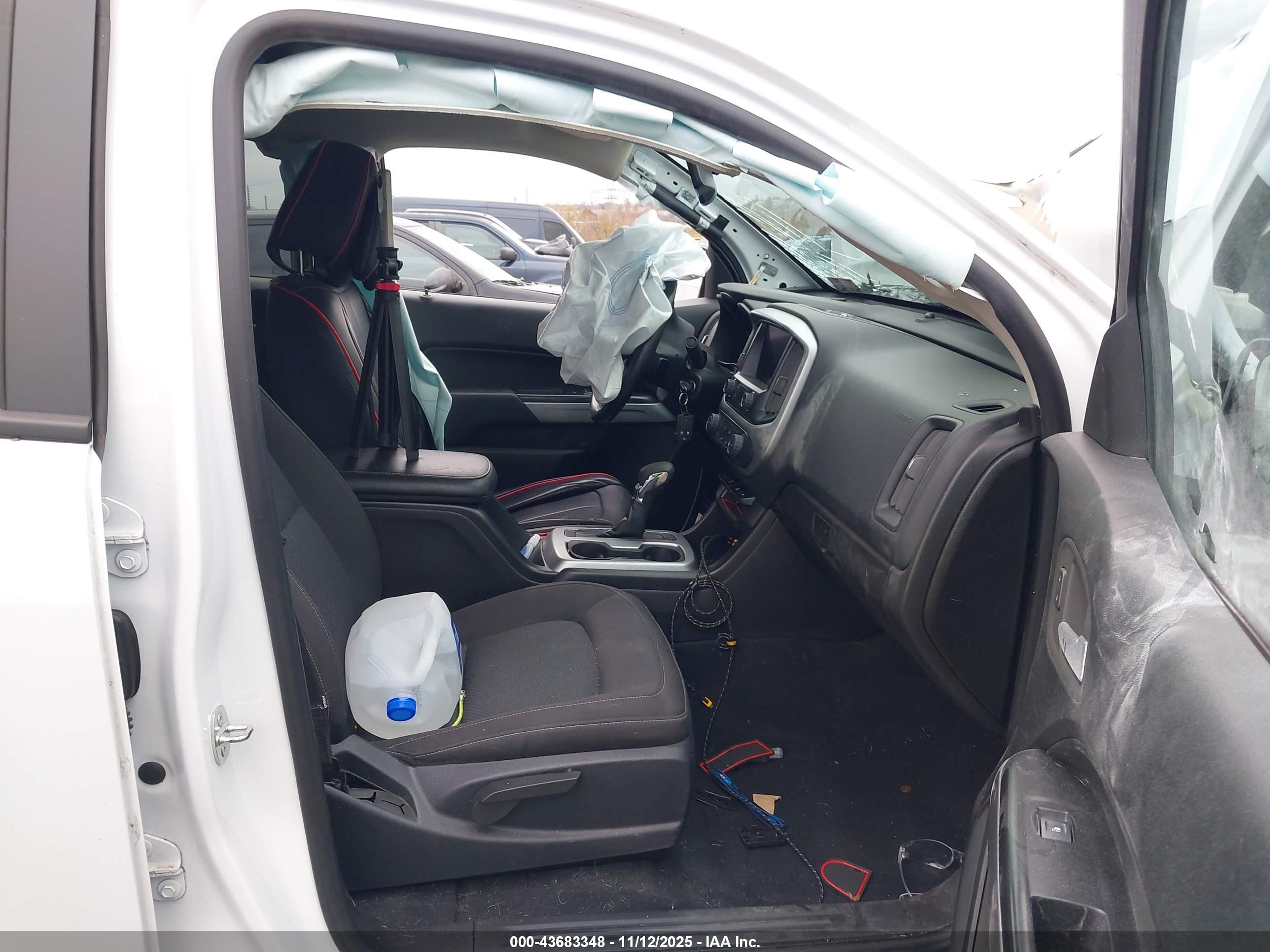 CHEVROLET COLORADO image 5