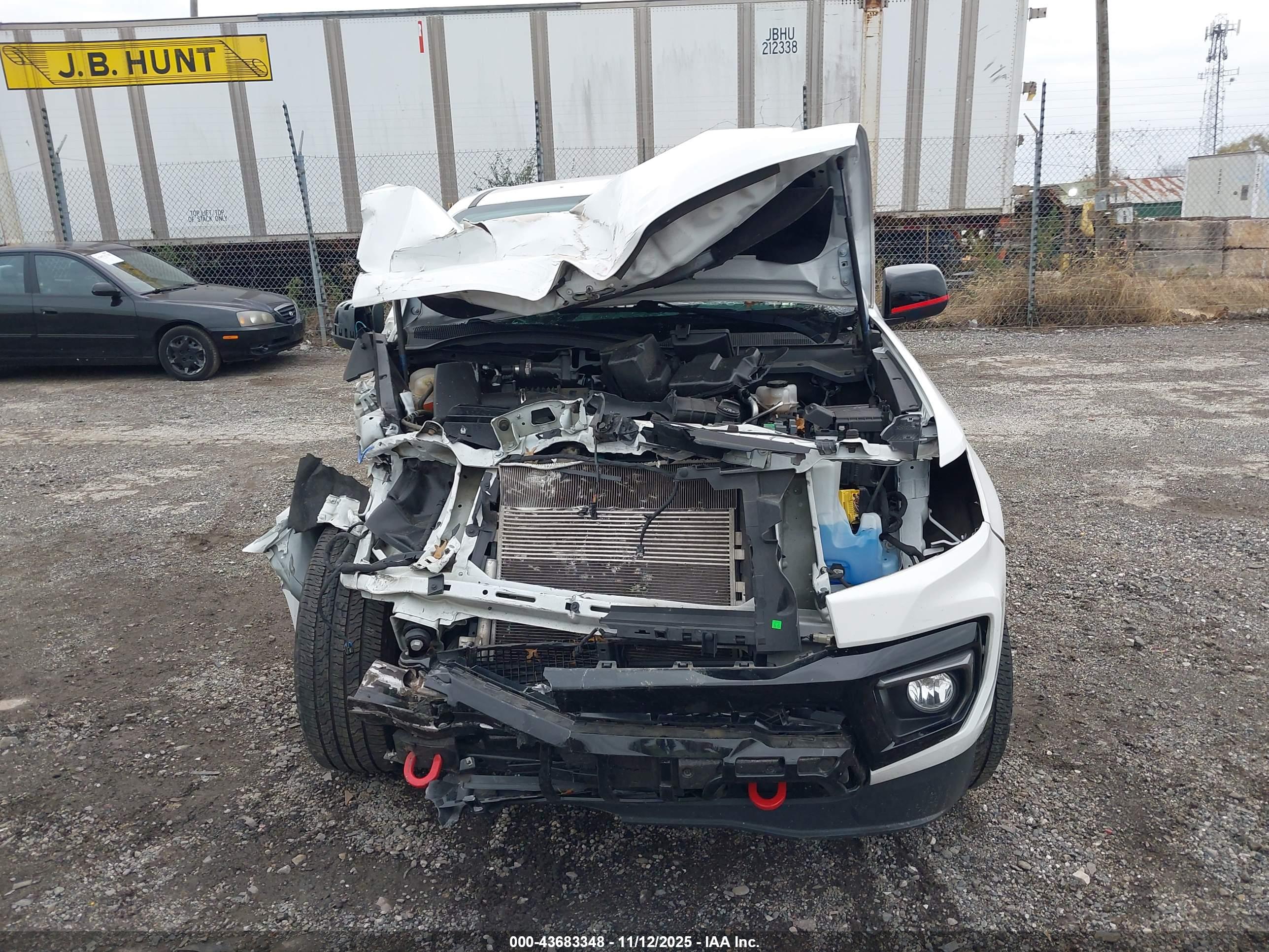 CHEVROLET COLORADO image 6