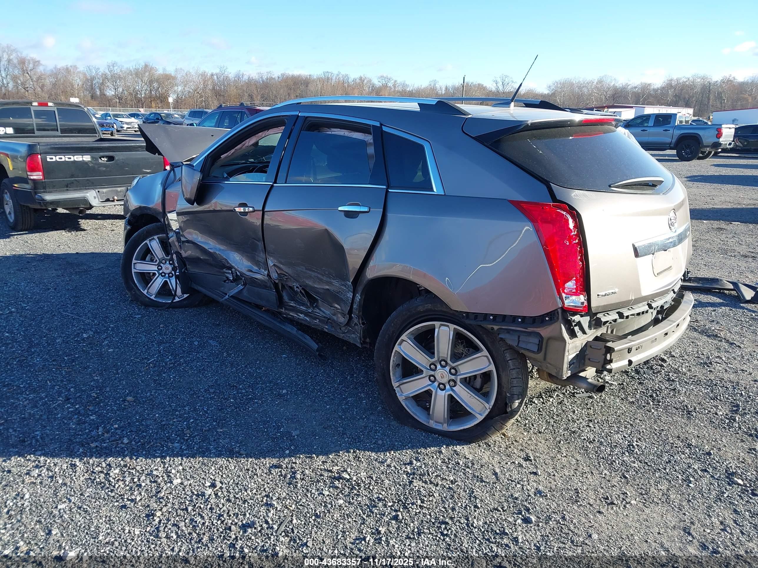CADILLAC SRX image 3