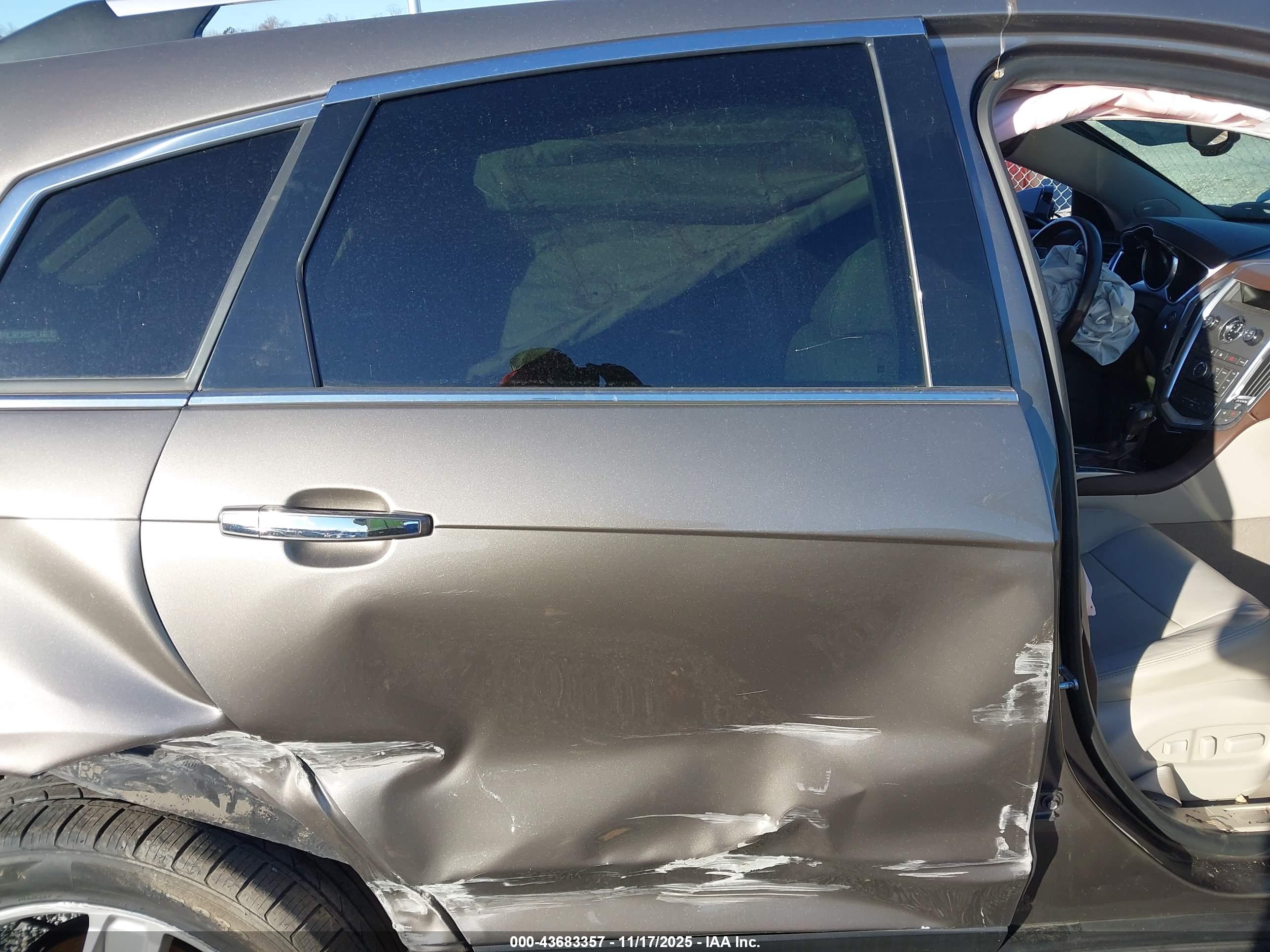 CADILLAC SRX image 8