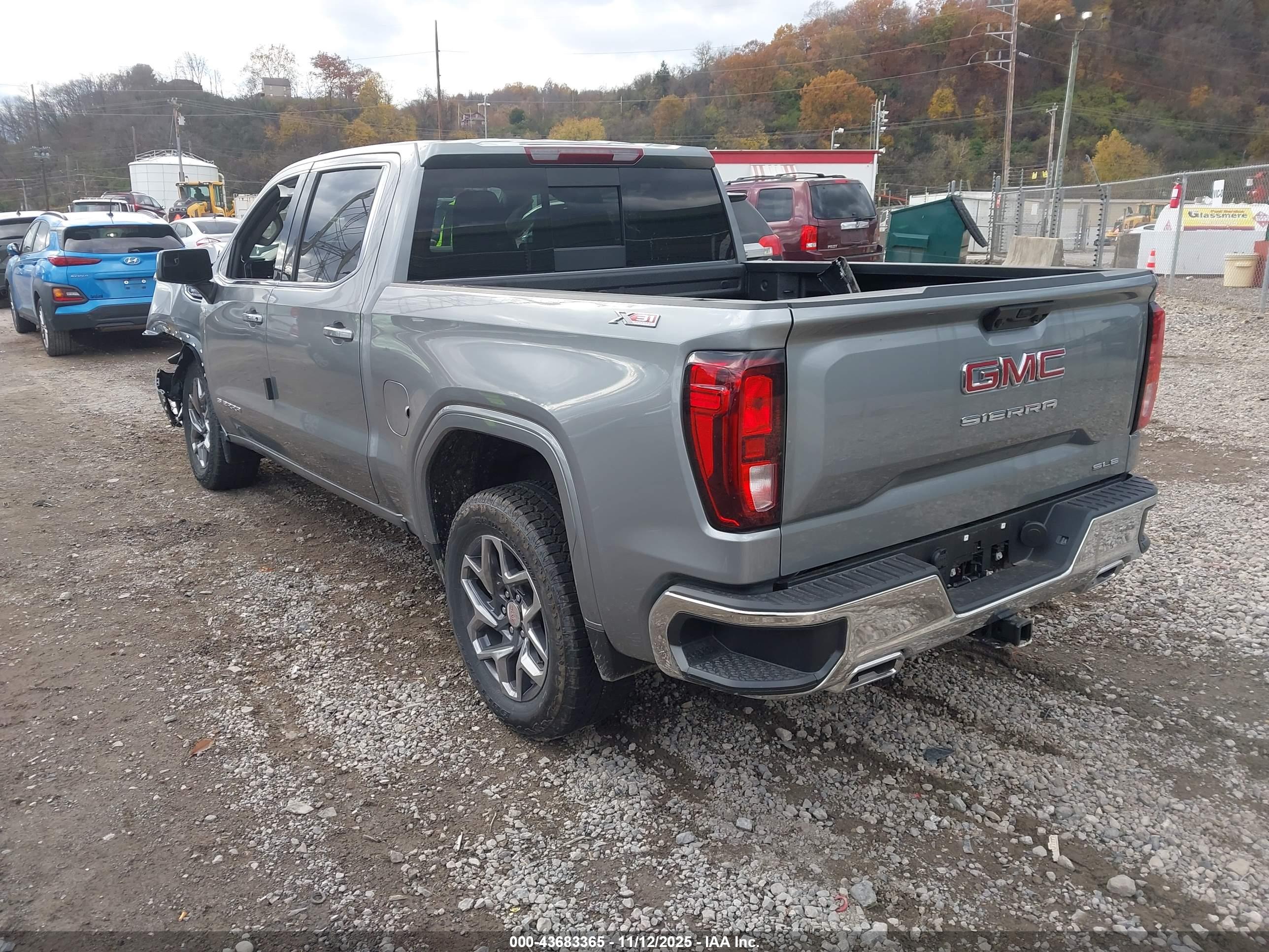 GMC SIERRA image 3
