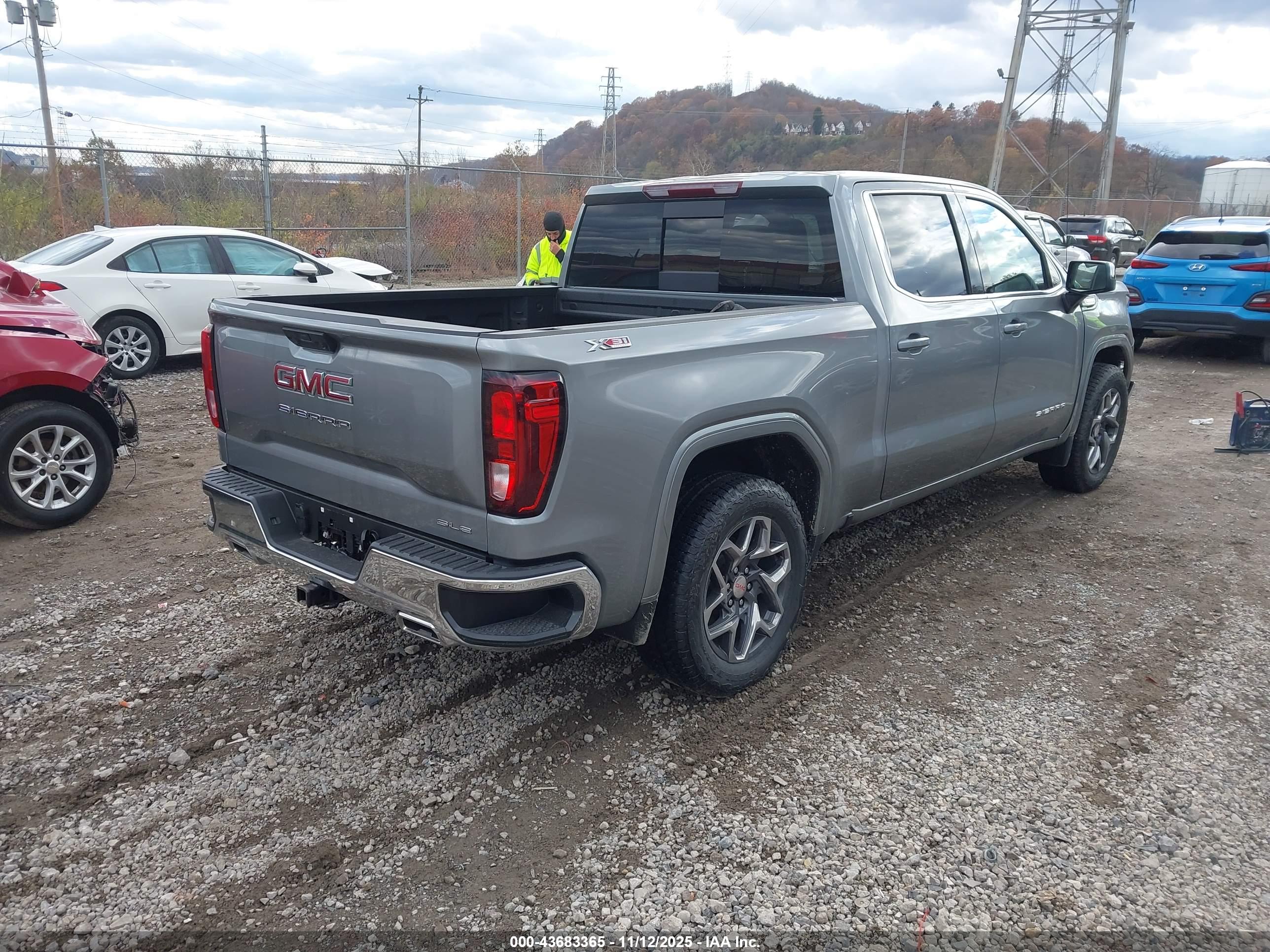 GMC SIERRA image 4