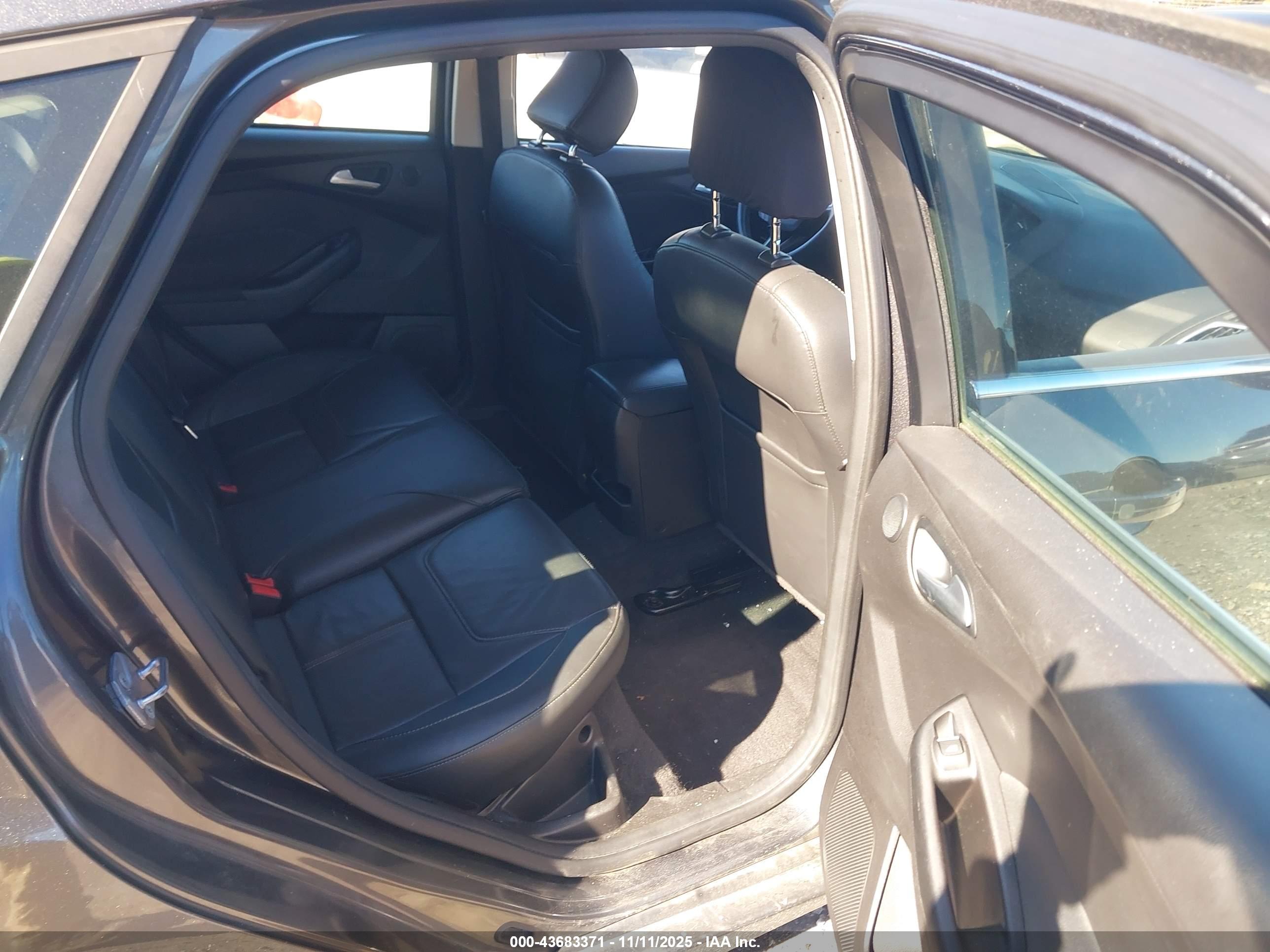 FORD FOCUS image 8