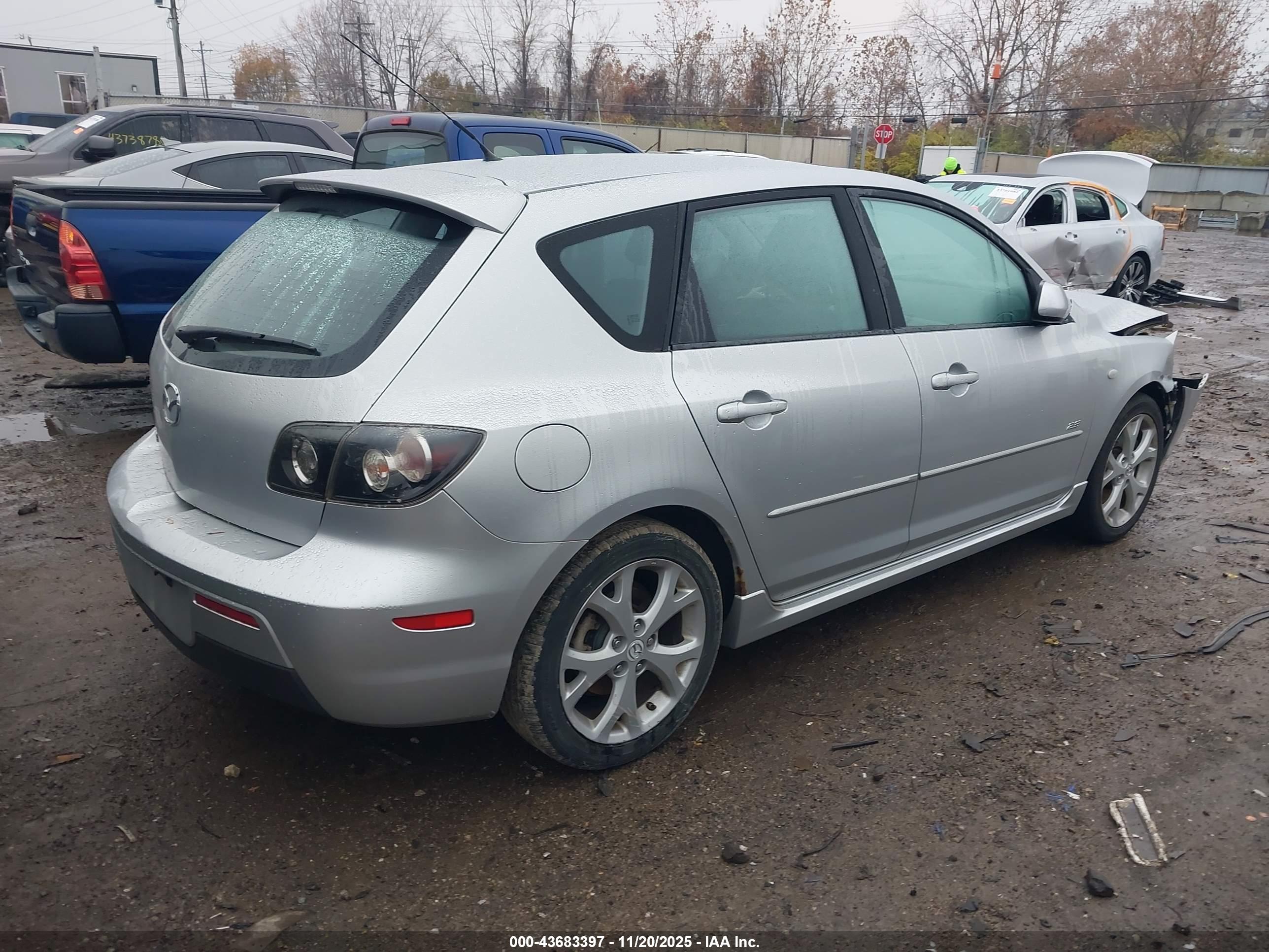 MAZDA MAZDA3 image 4
