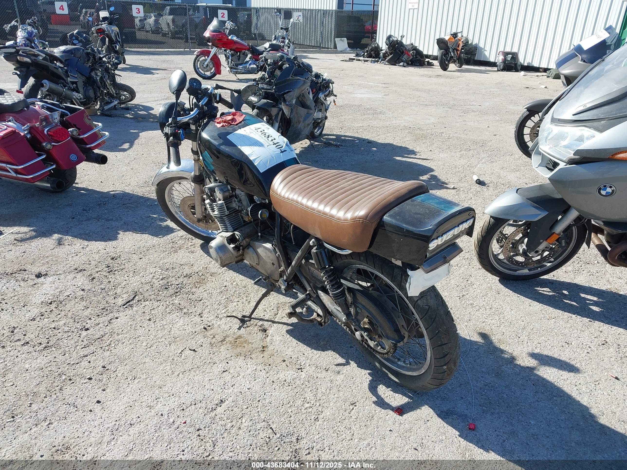 SUZUKI GS750 image 3