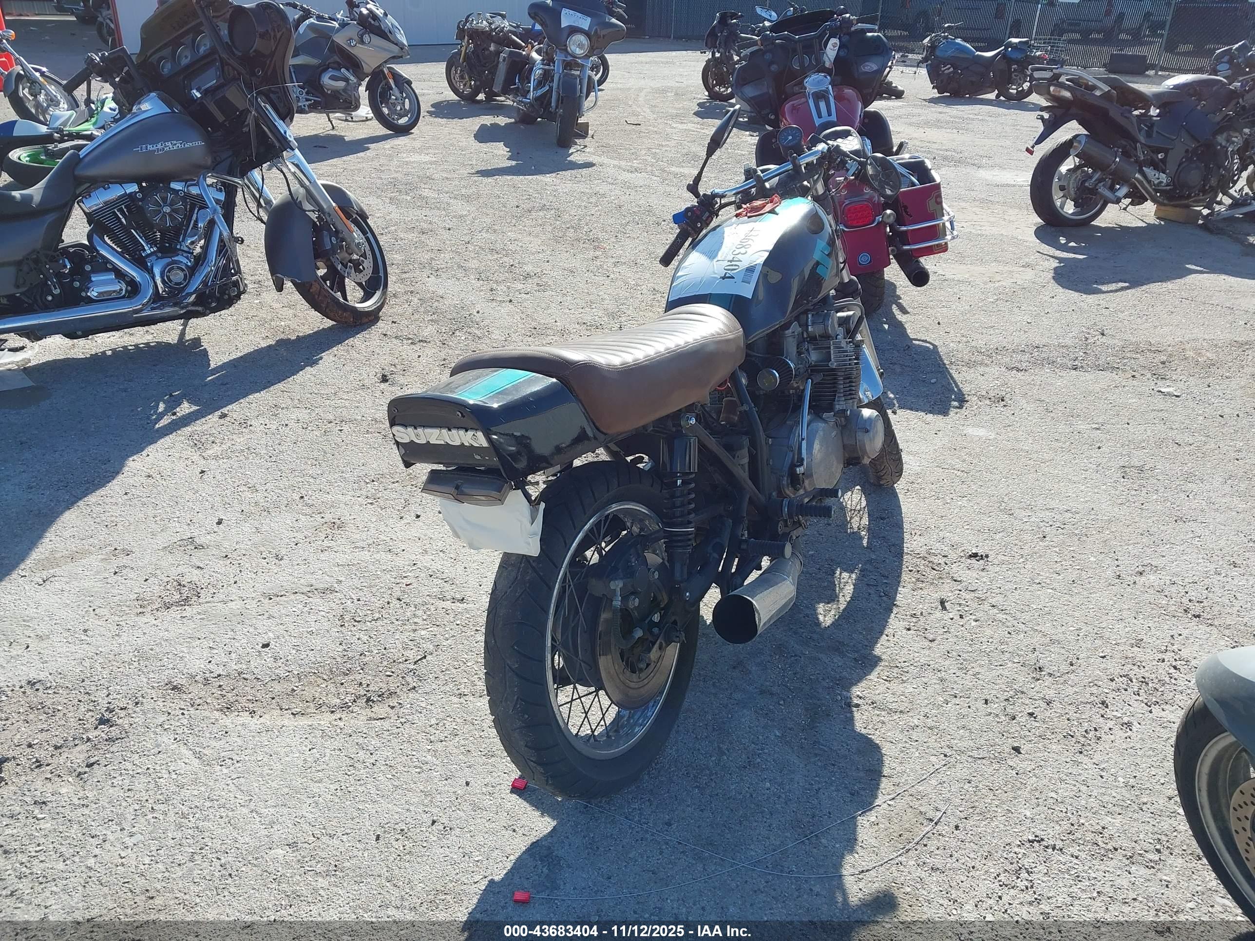 SUZUKI GS750 image 4