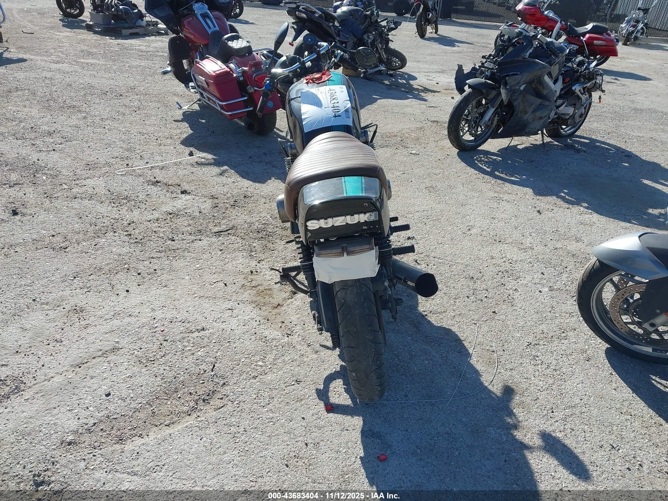 SUZUKI GS750 image 6