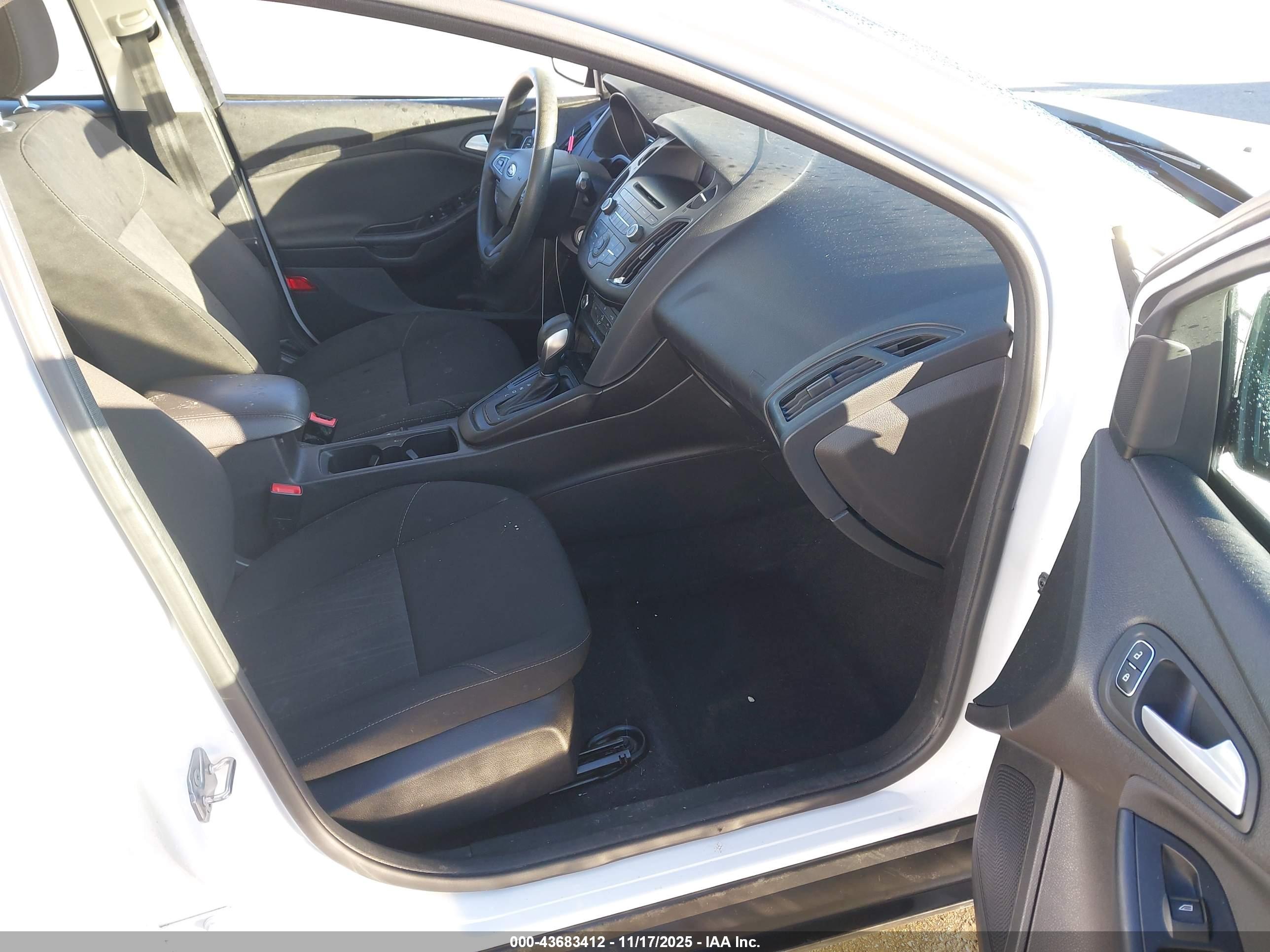 FORD FOCUS image 5