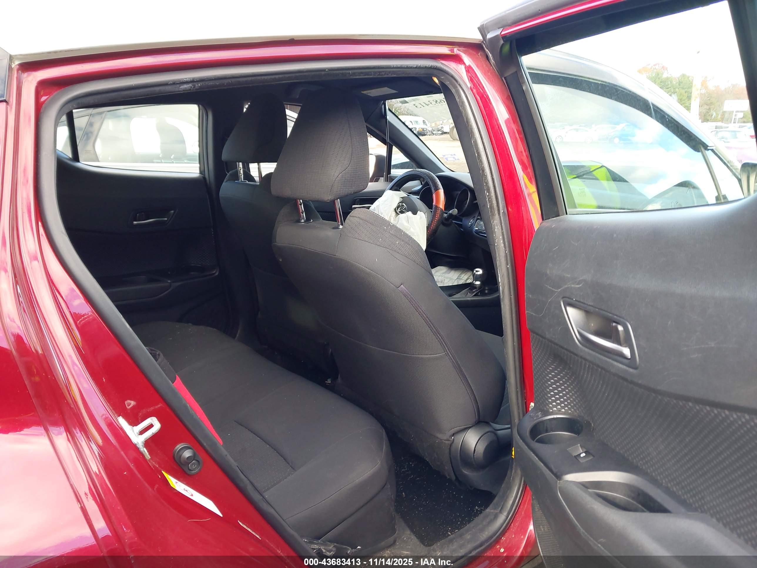 TOYOTA C-HR image 8