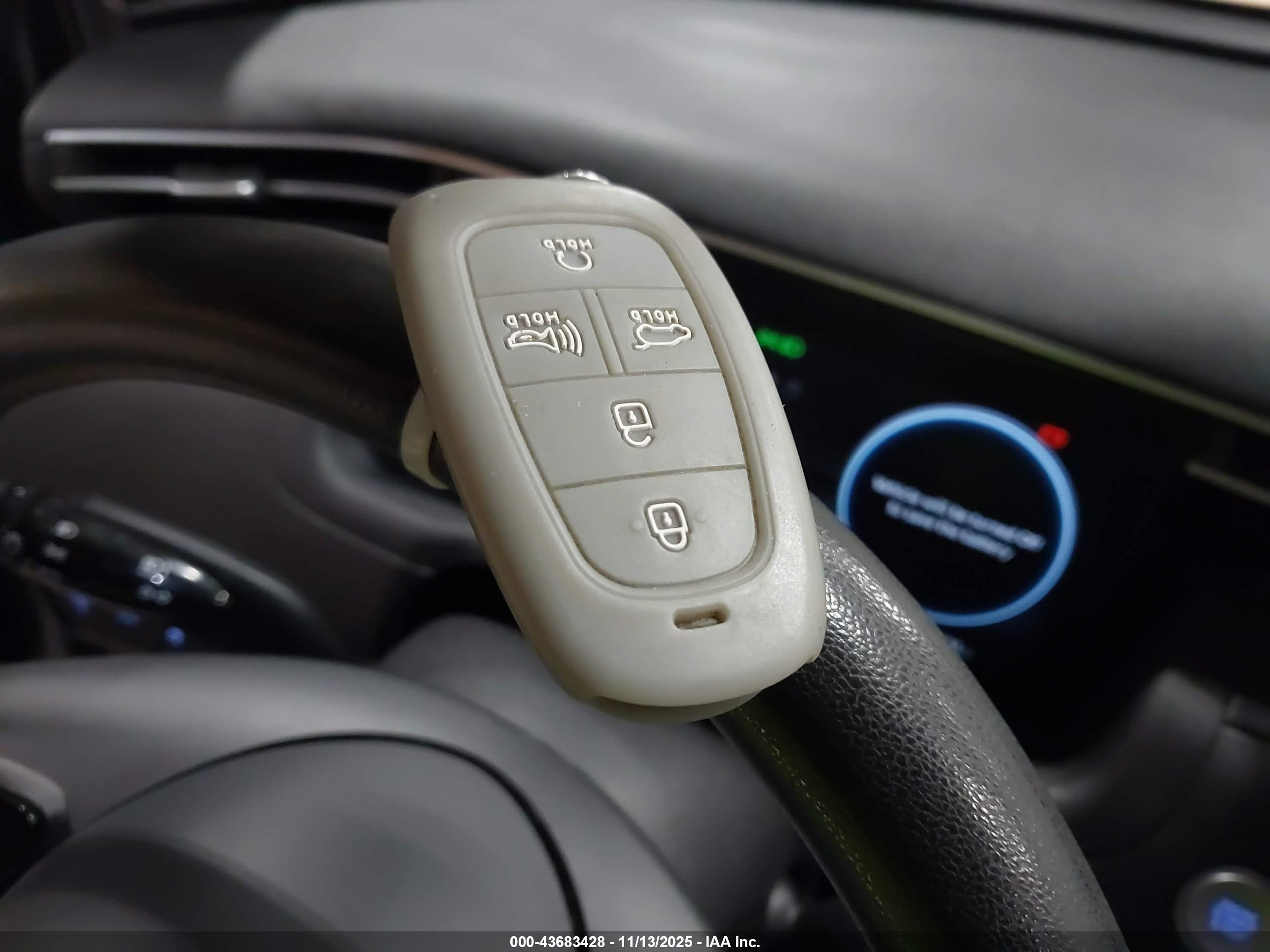 HYUNDAI SANTA image 11