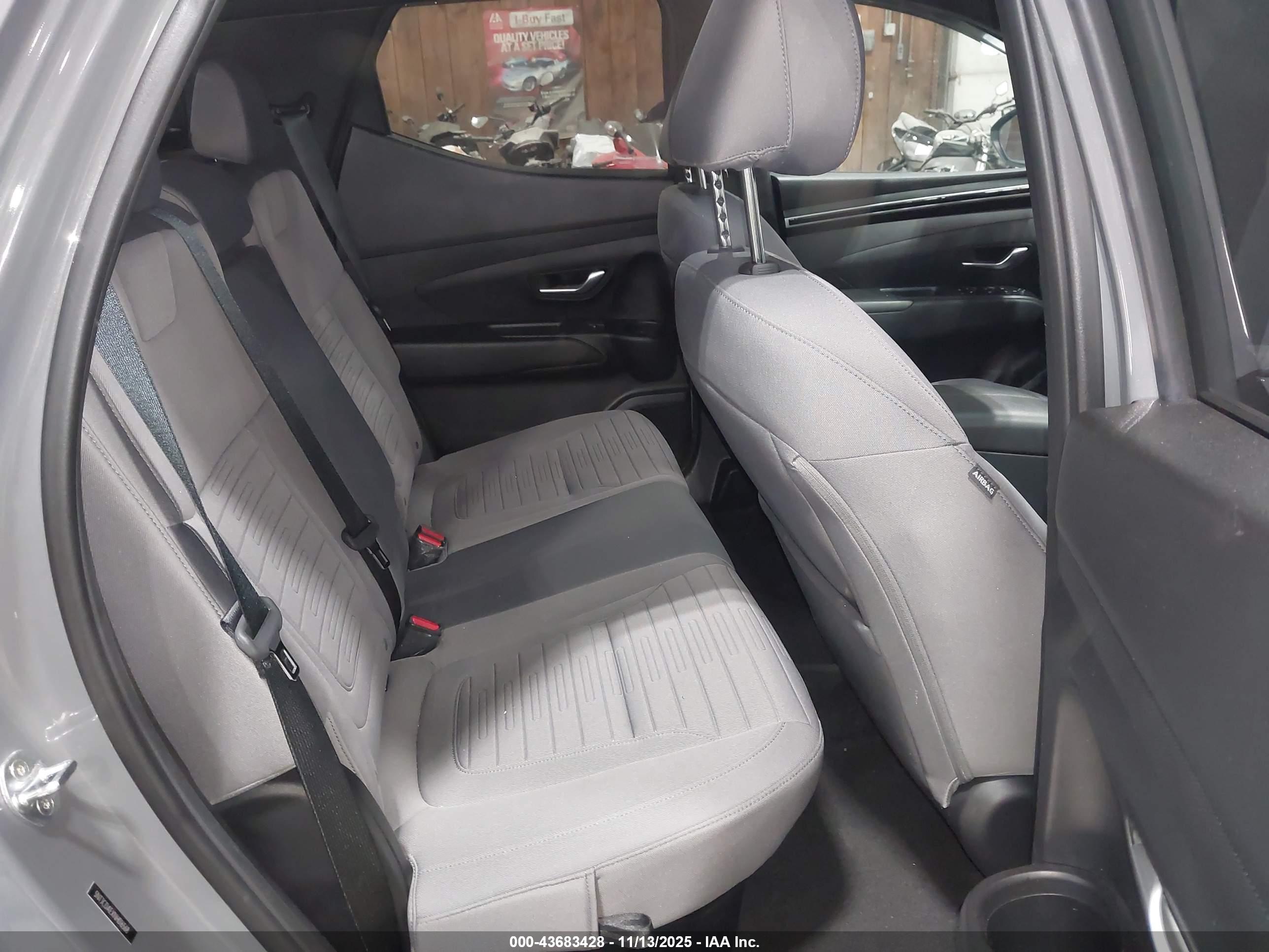 HYUNDAI SANTA image 8