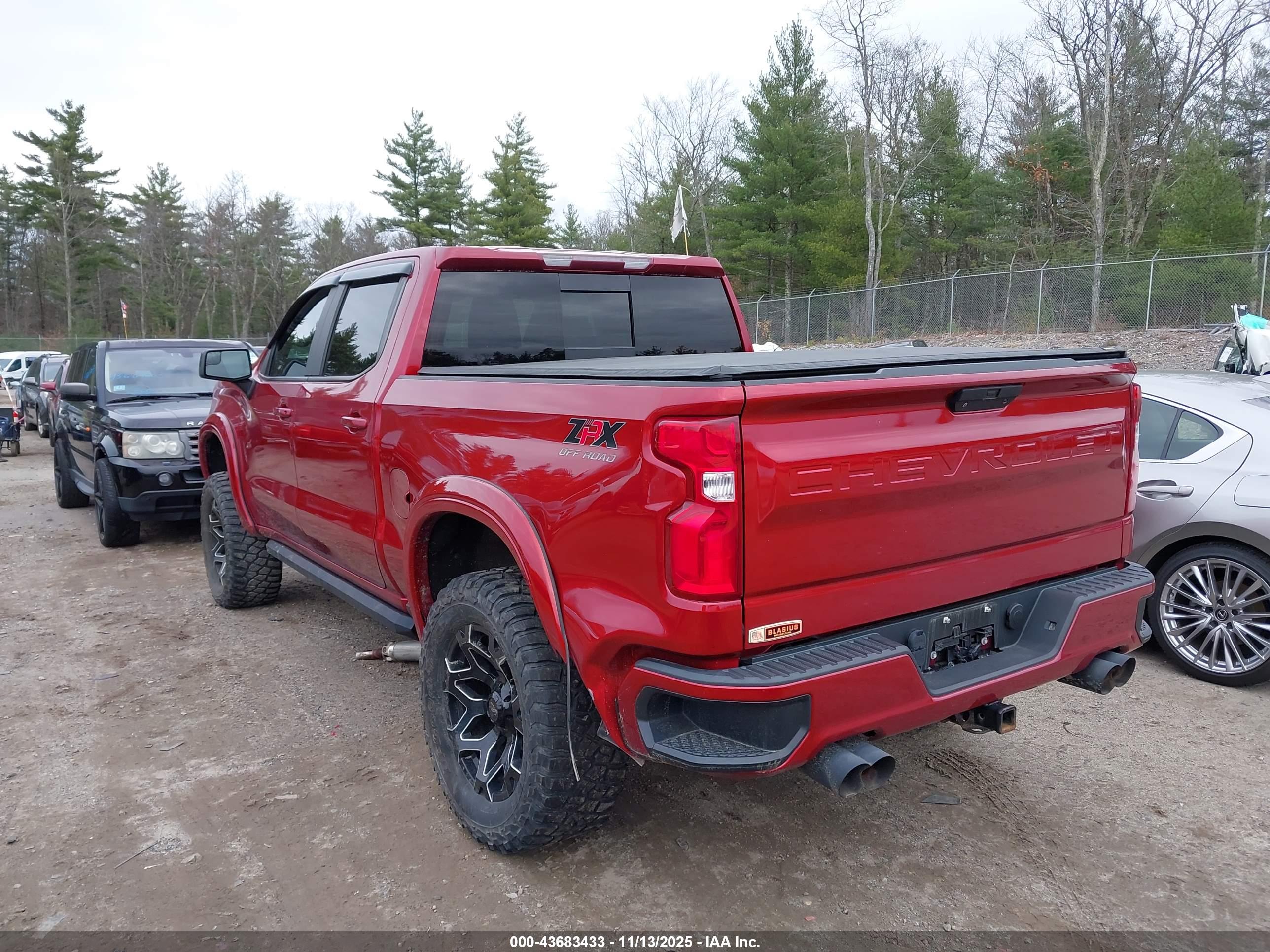 CHEVROLET SILVERADO image 3