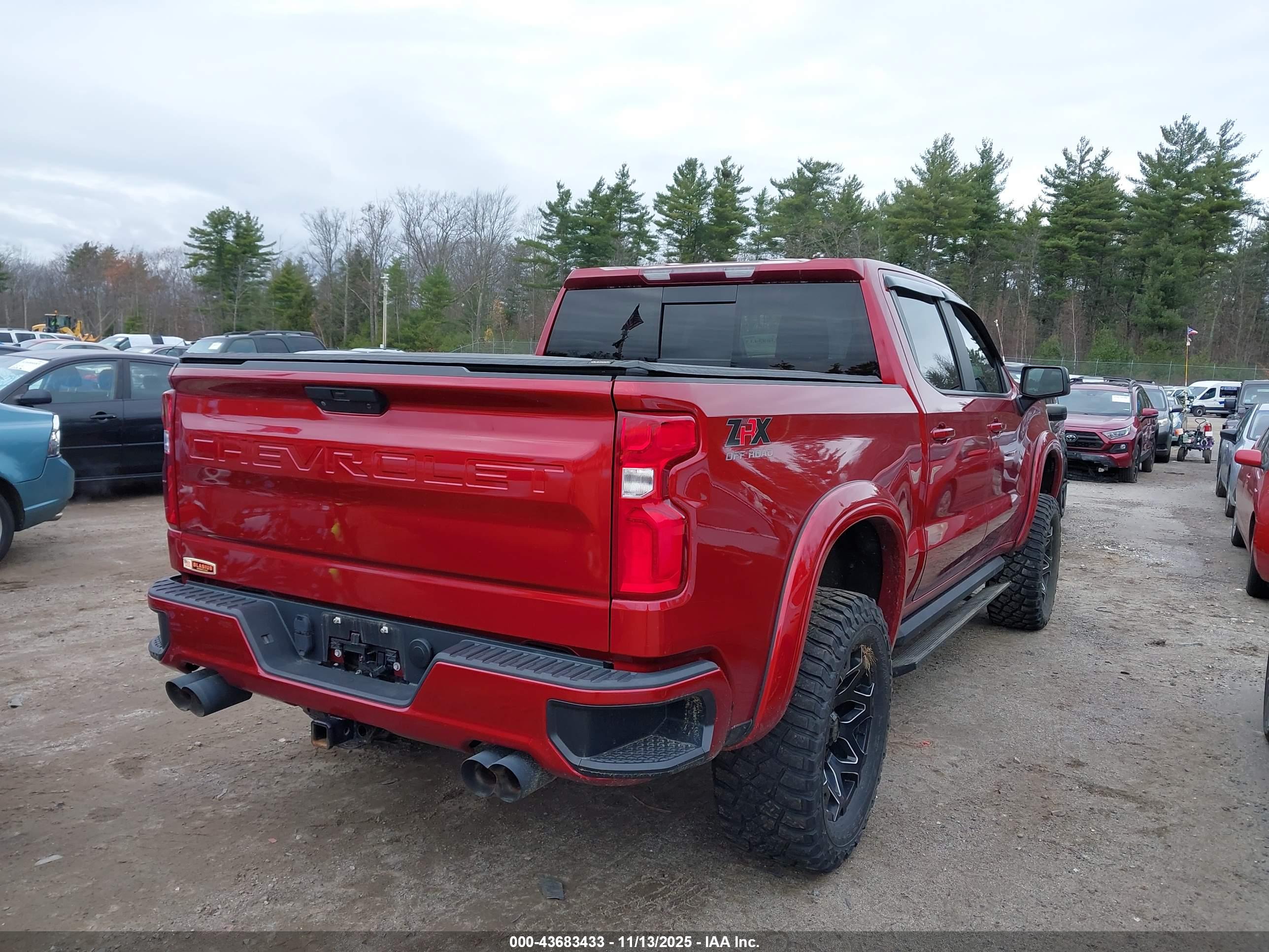 CHEVROLET SILVERADO image 4