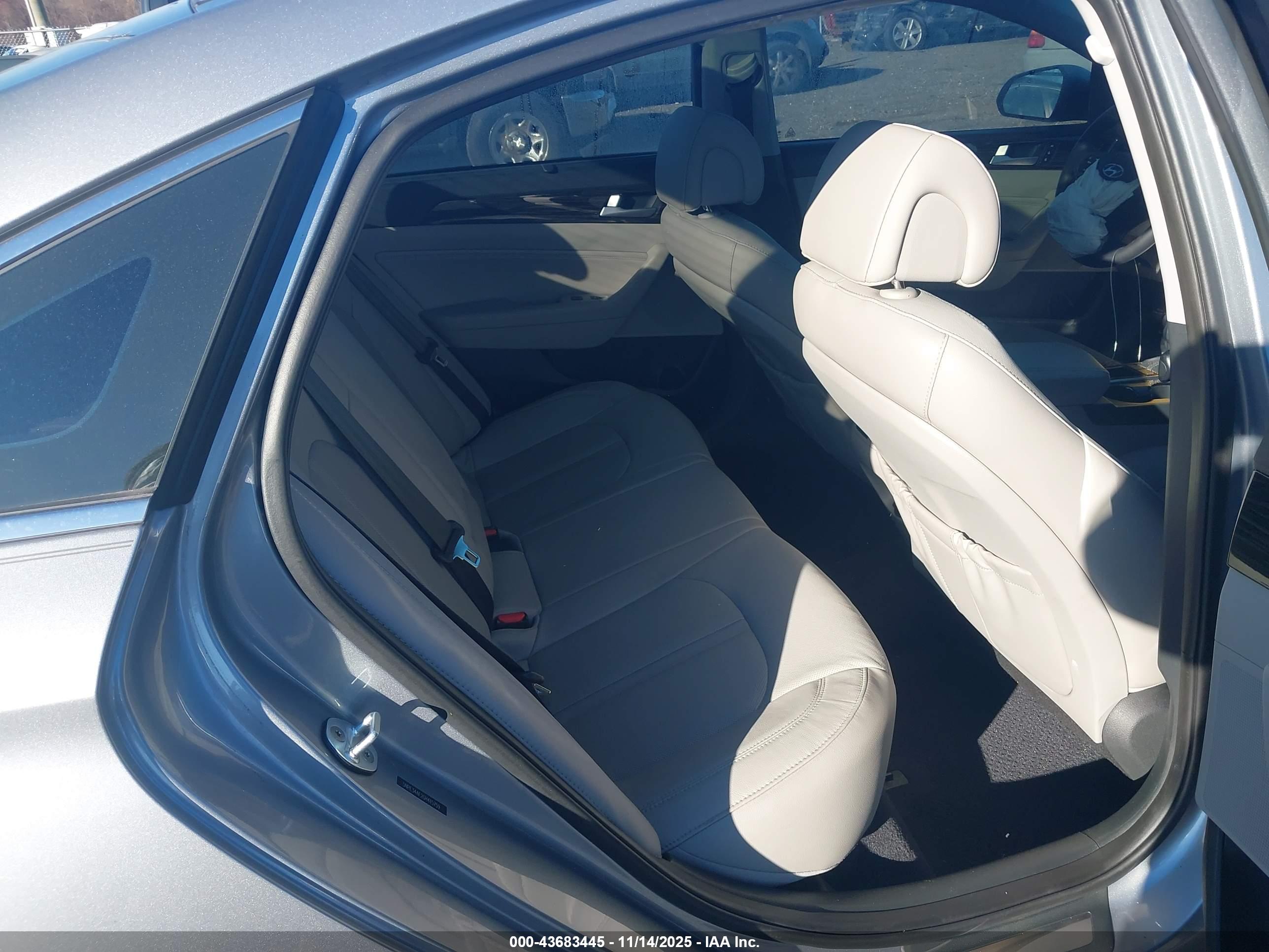 HYUNDAI SONATA image 8