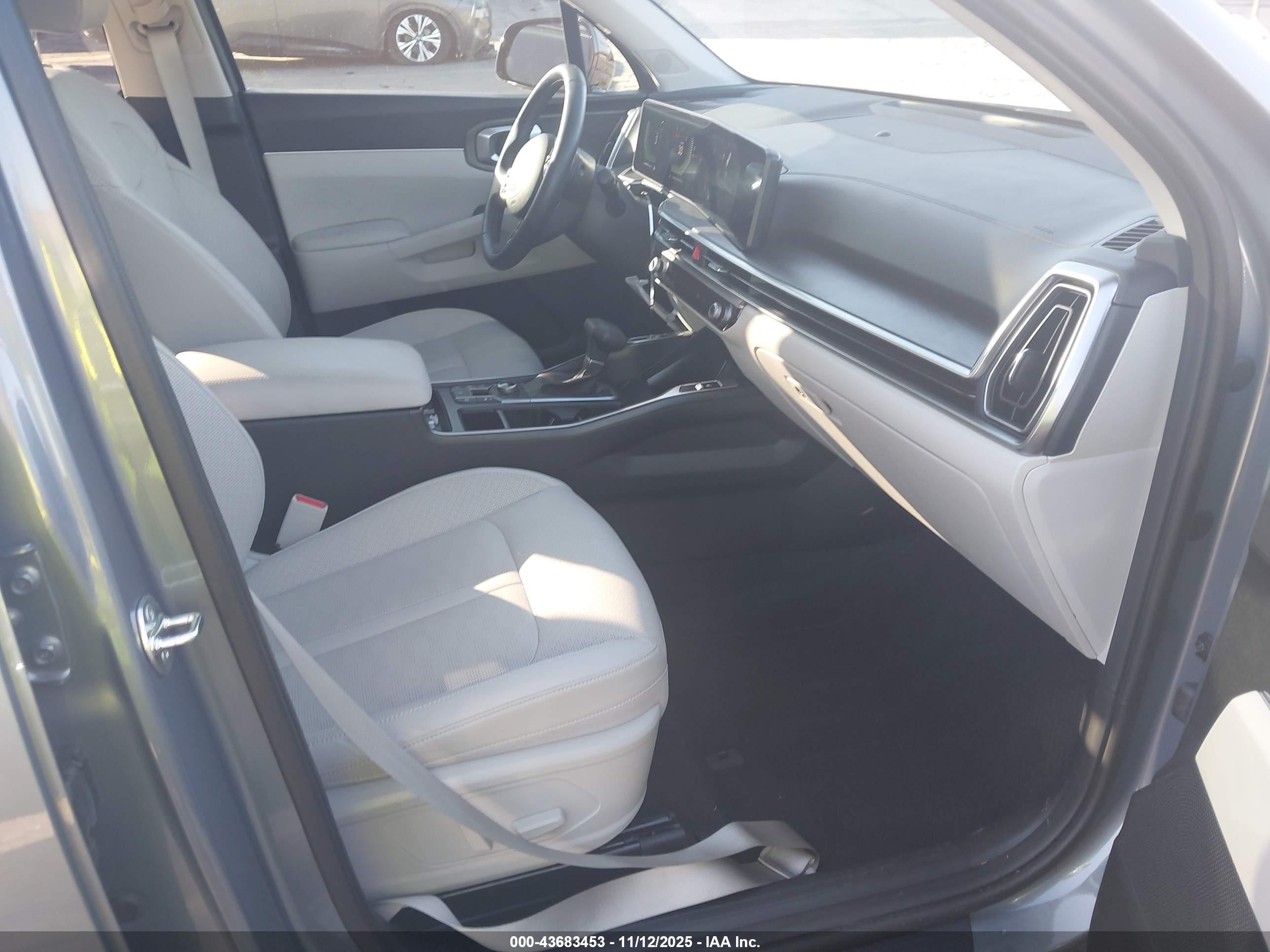 KIA SORENTO image 5