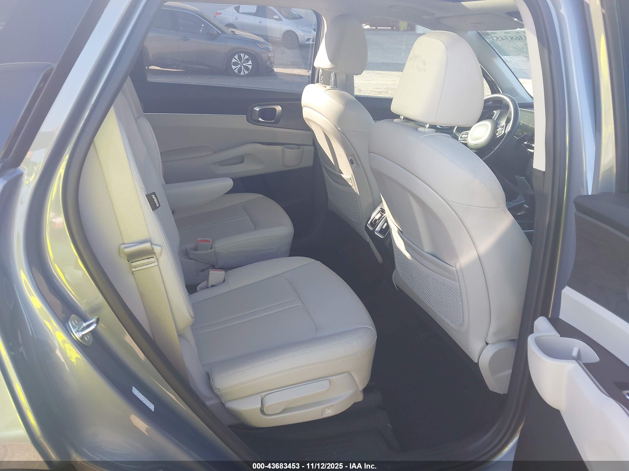 KIA SORENTO image 8