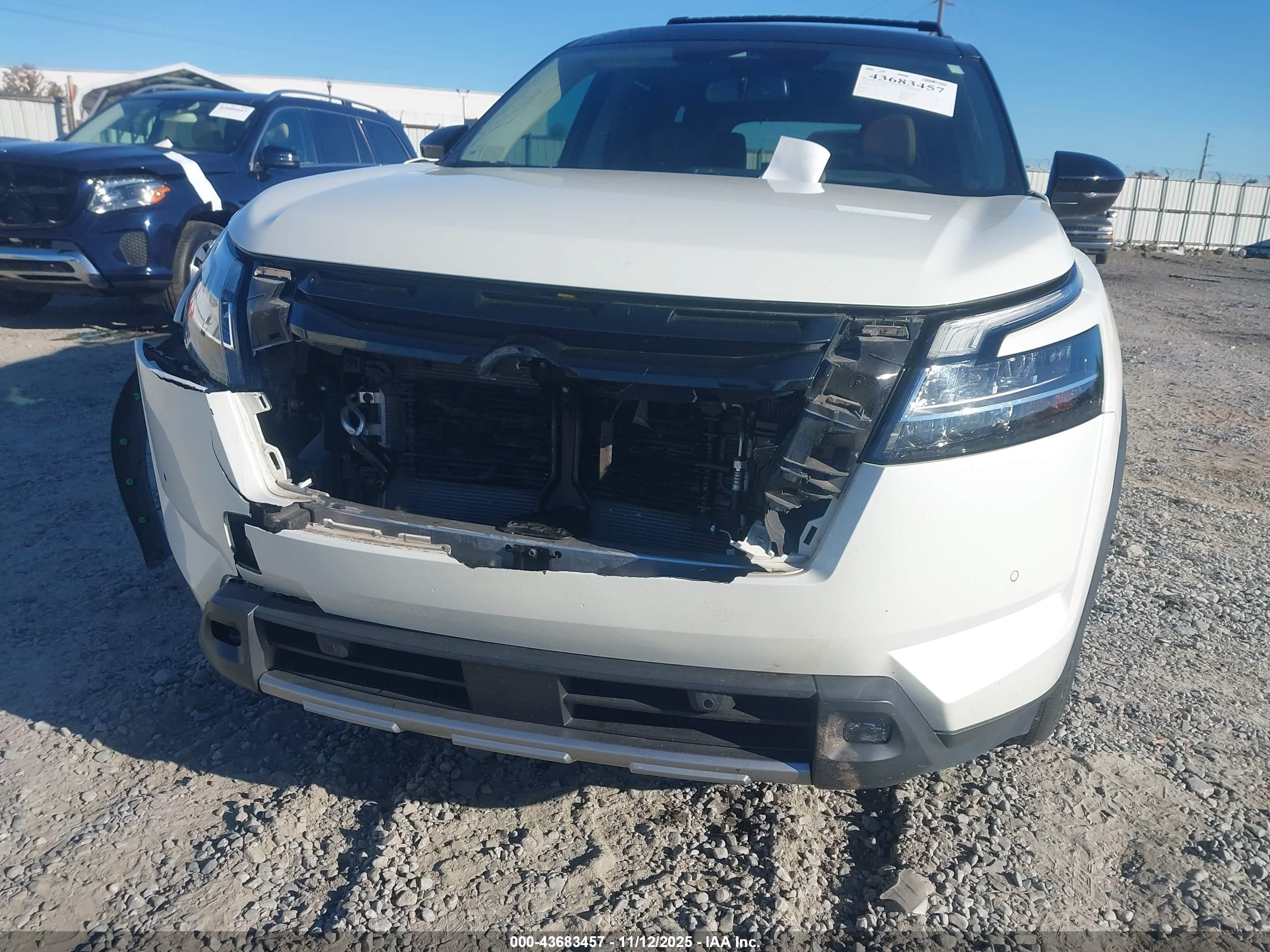 NISSAN PATHFINDER image 6