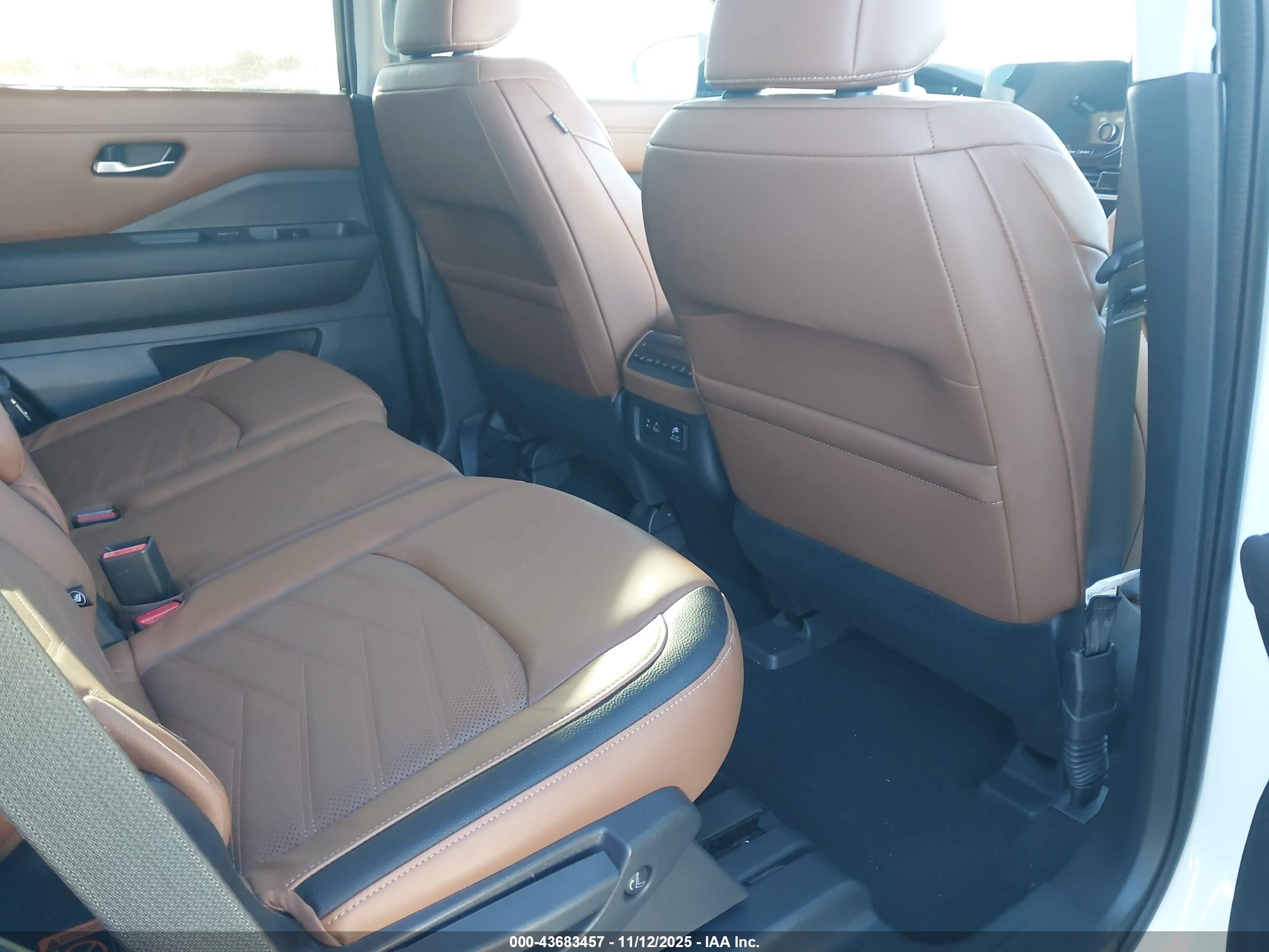 NISSAN PATHFINDER image 8