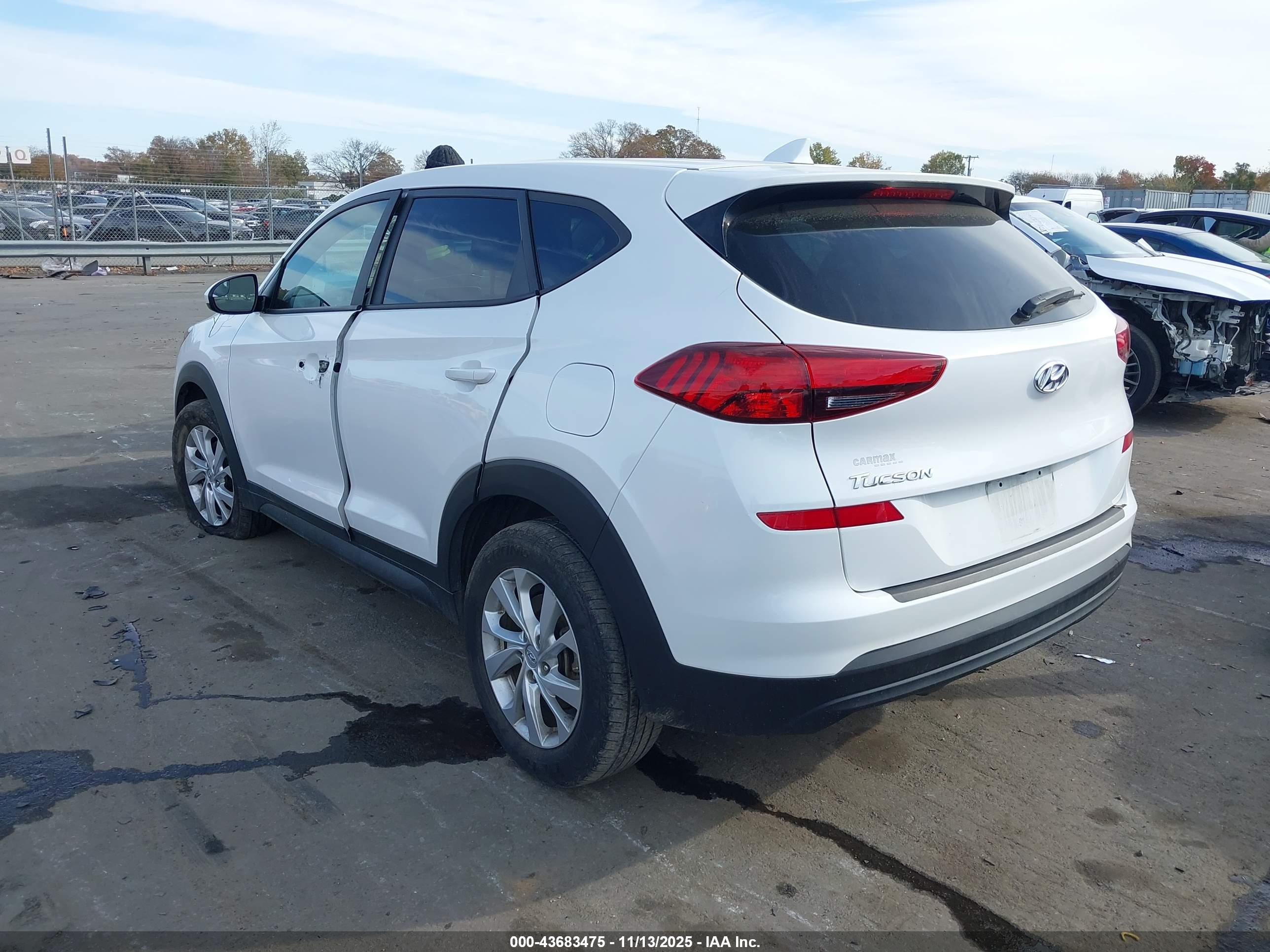 HYUNDAI TUCSON image 3
