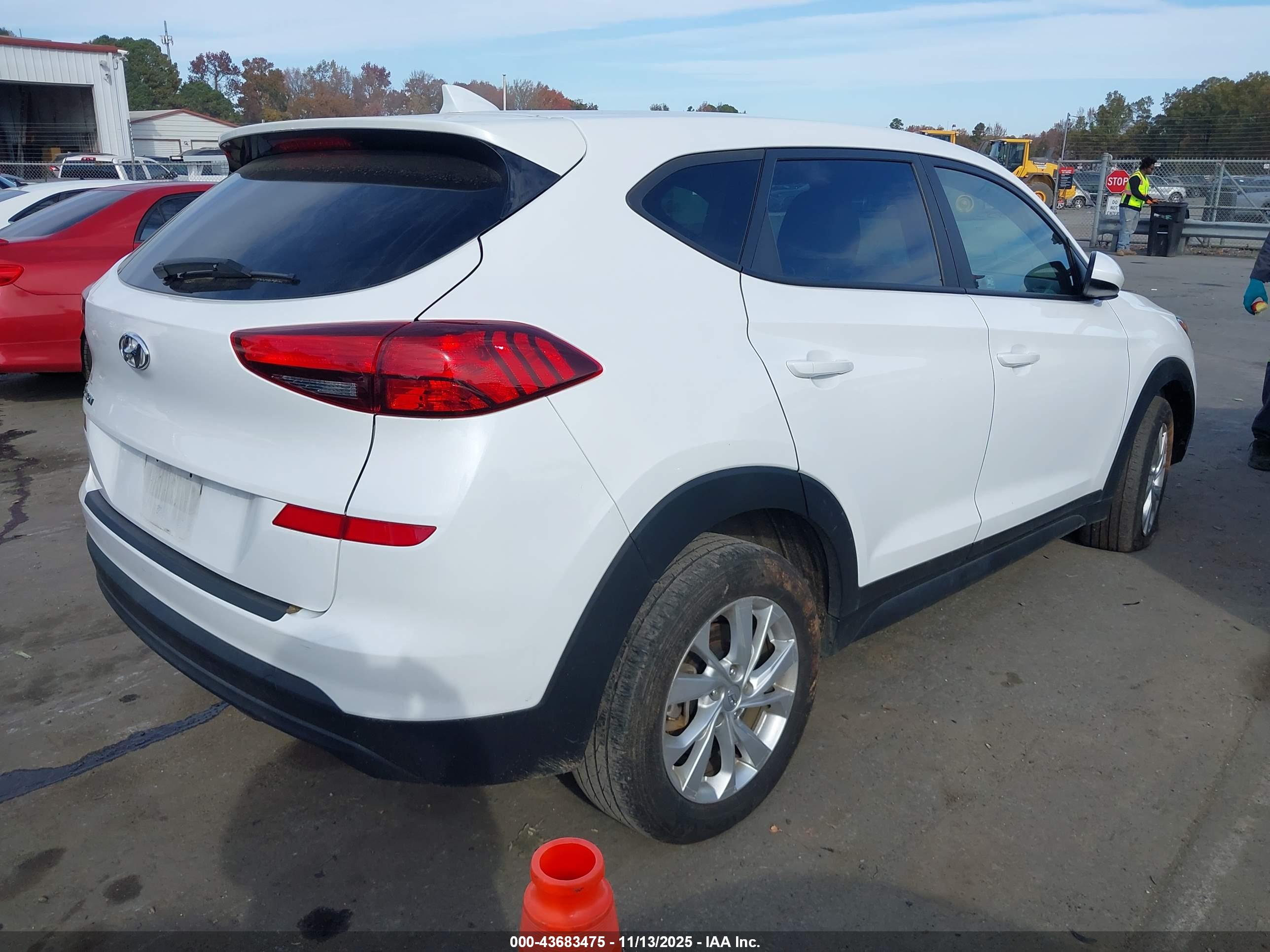 HYUNDAI TUCSON image 4