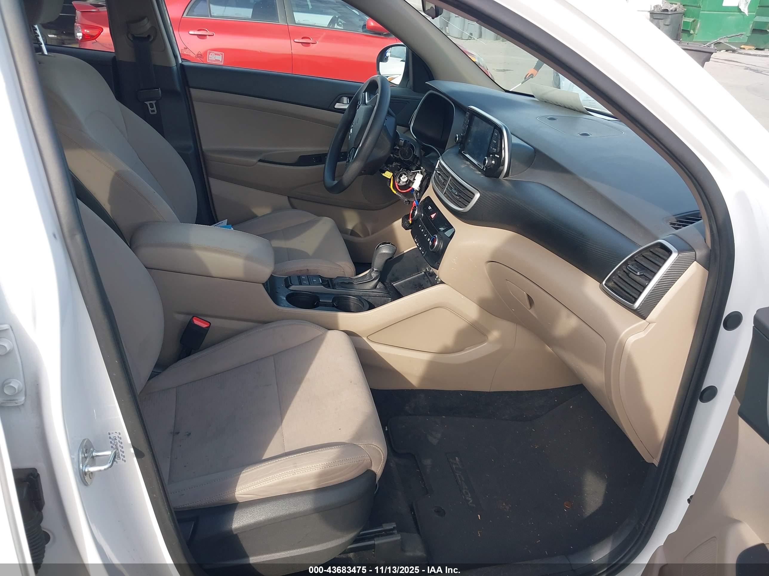 HYUNDAI TUCSON image 5
