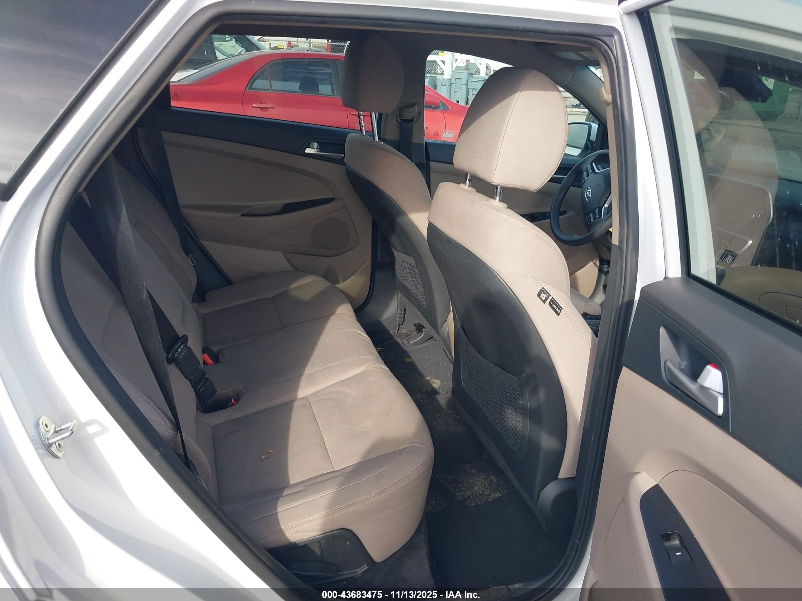 HYUNDAI TUCSON image 8