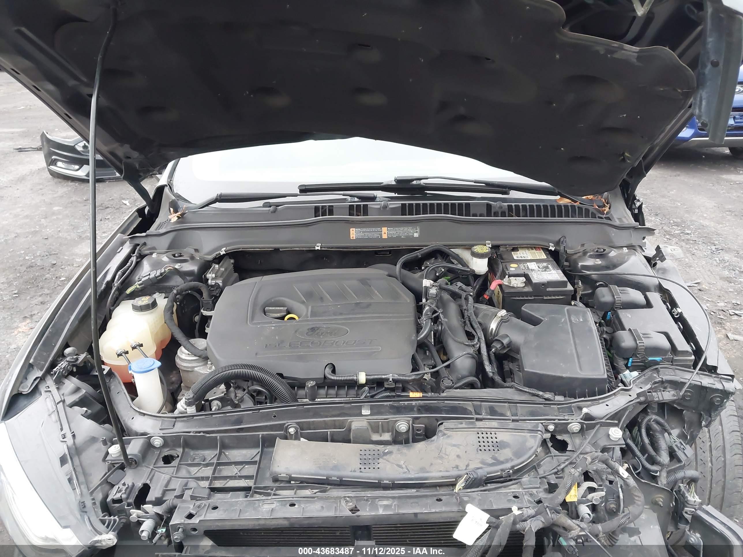 FORD FUSION image 10