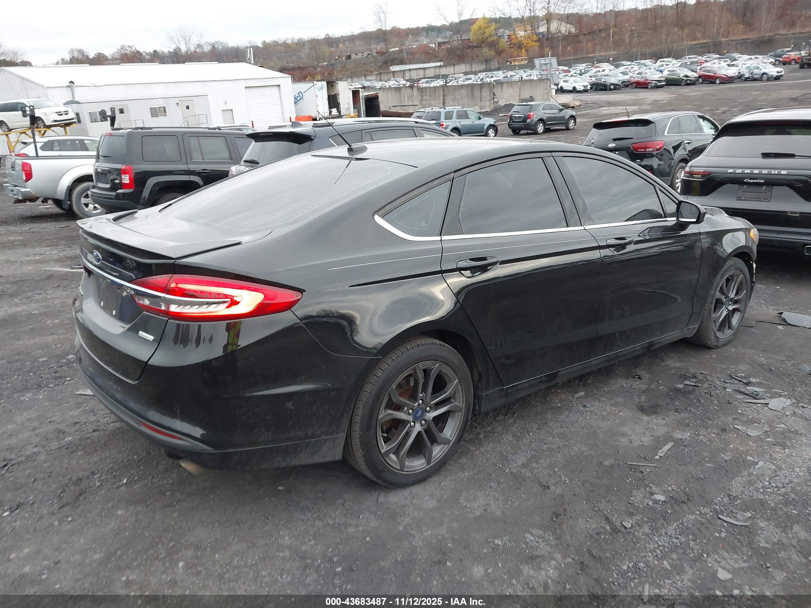 FORD FUSION image 4