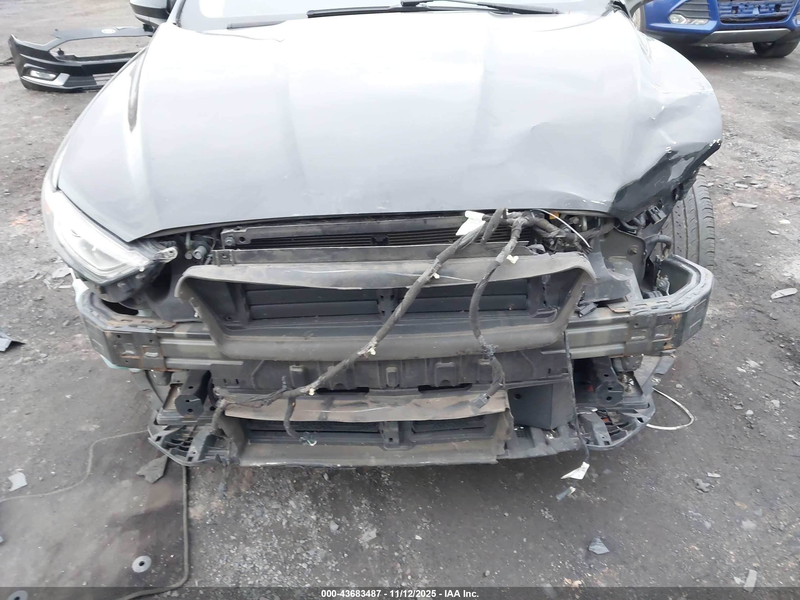 FORD FUSION image 6