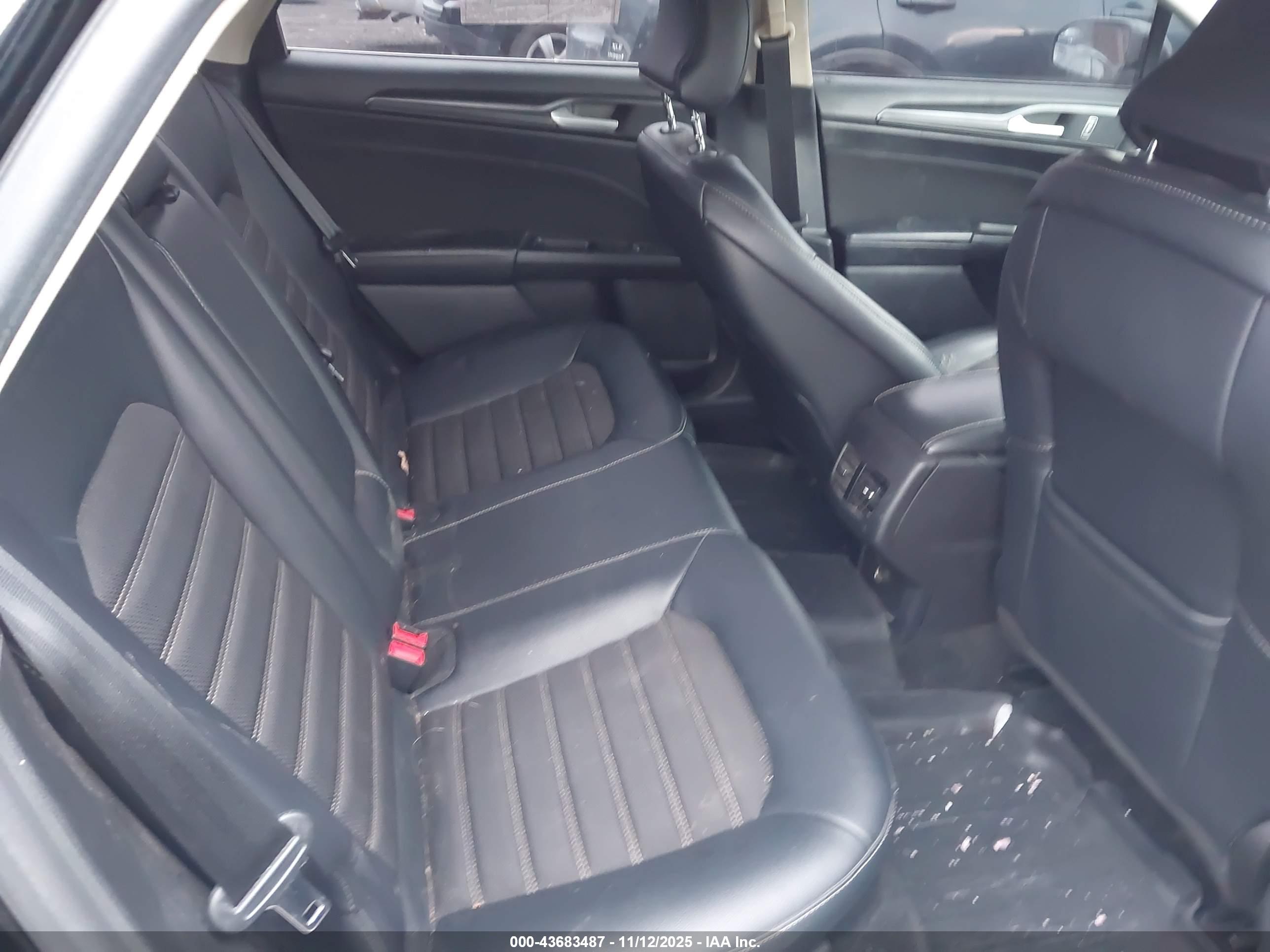 FORD FUSION image 8
