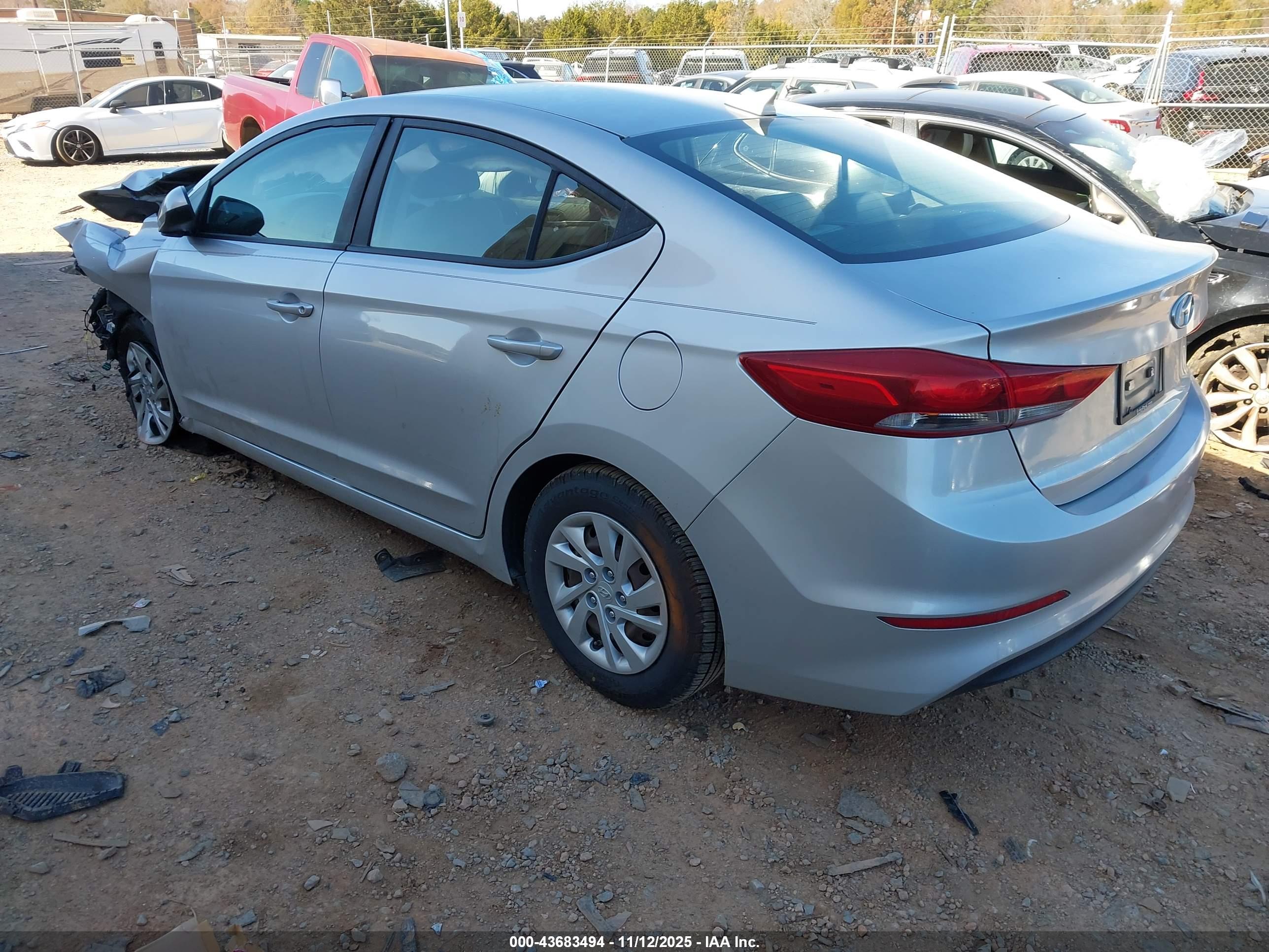 HYUNDAI ELANTRA image 3