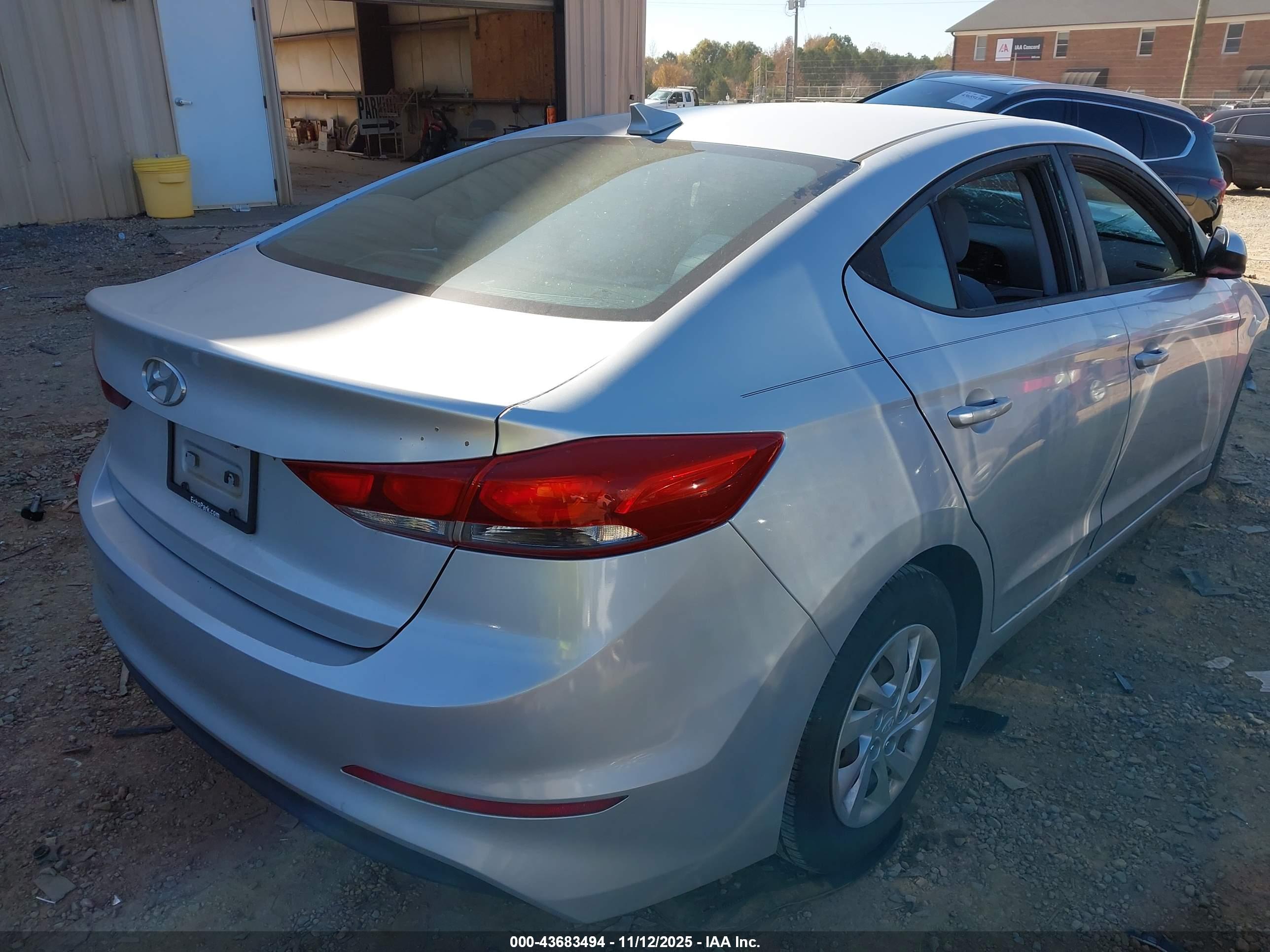 HYUNDAI ELANTRA image 4