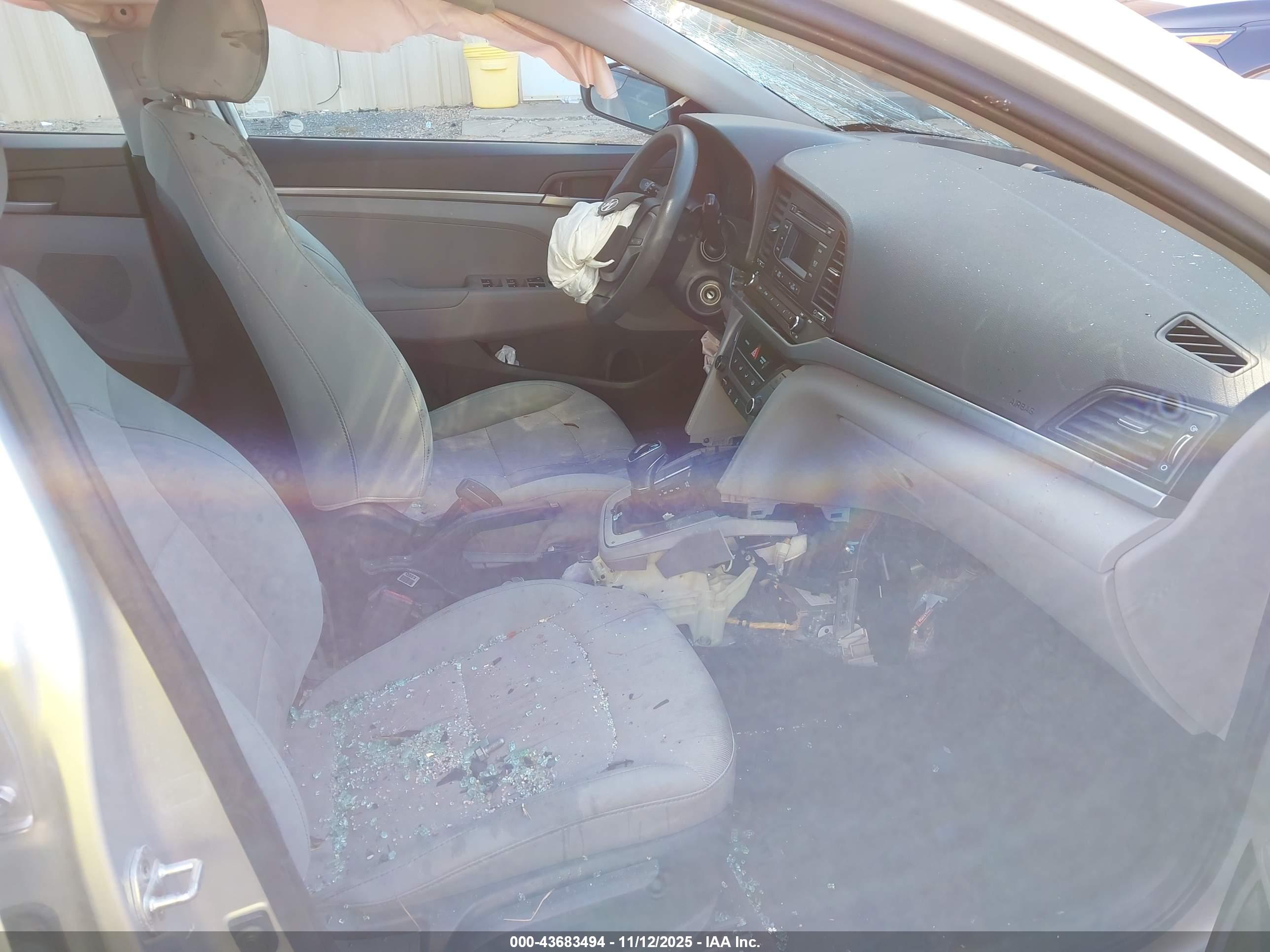 HYUNDAI ELANTRA image 5