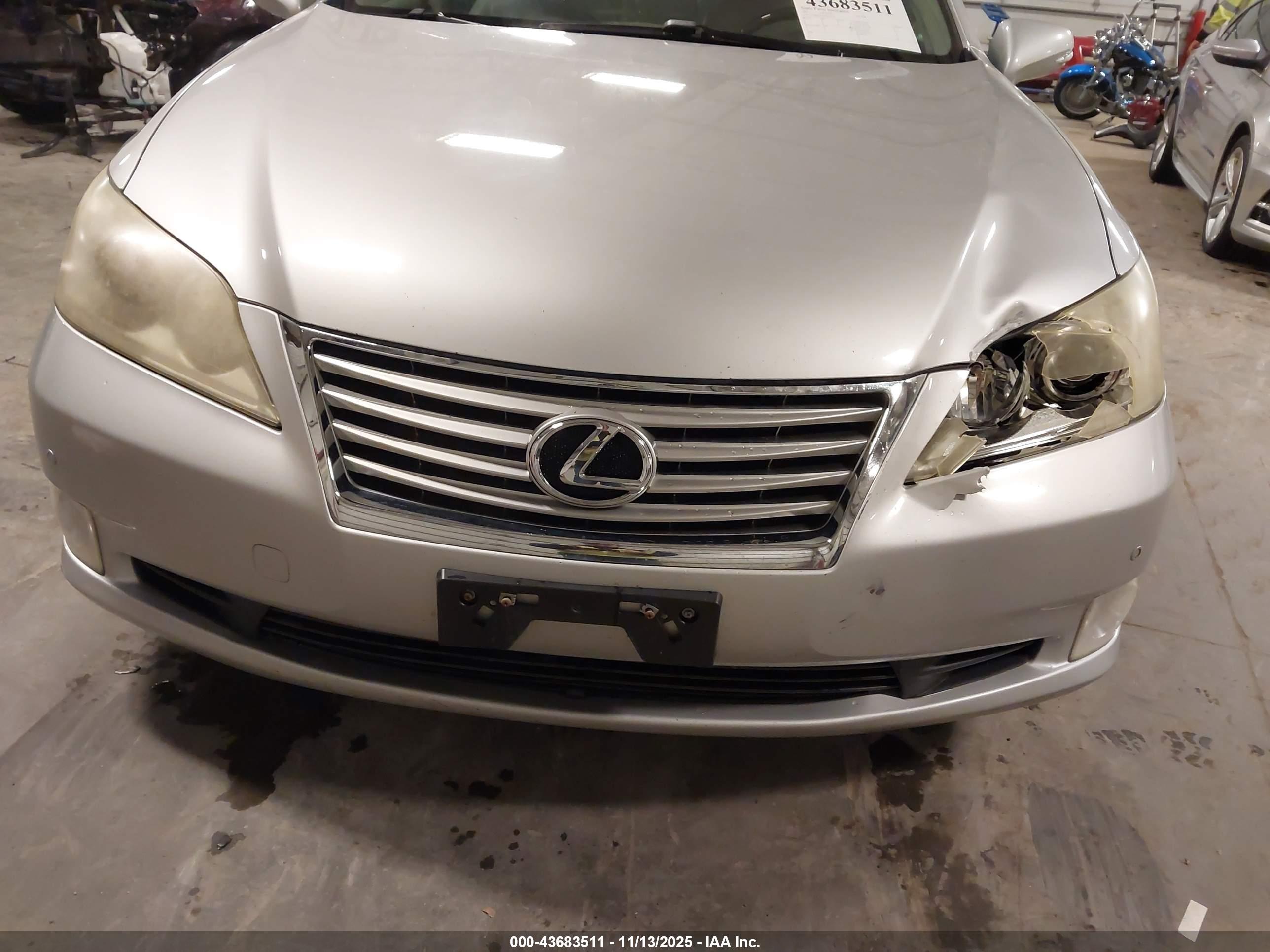LEXUS ES image 6